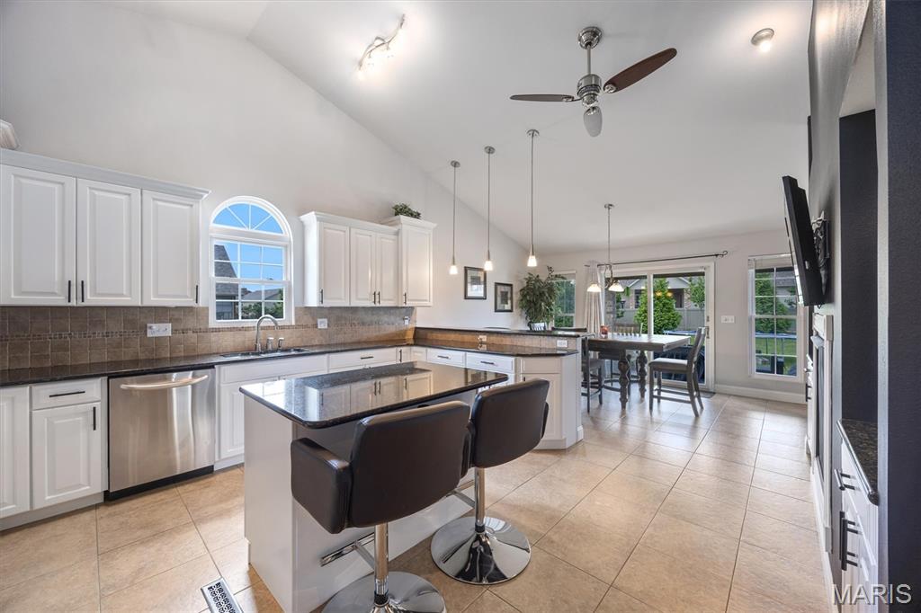 O'fallon, Illinois, 62269, United States, 4 Bedrooms Bedrooms, ,4 BathroomsBathrooms,Residential,For Sale,1988009