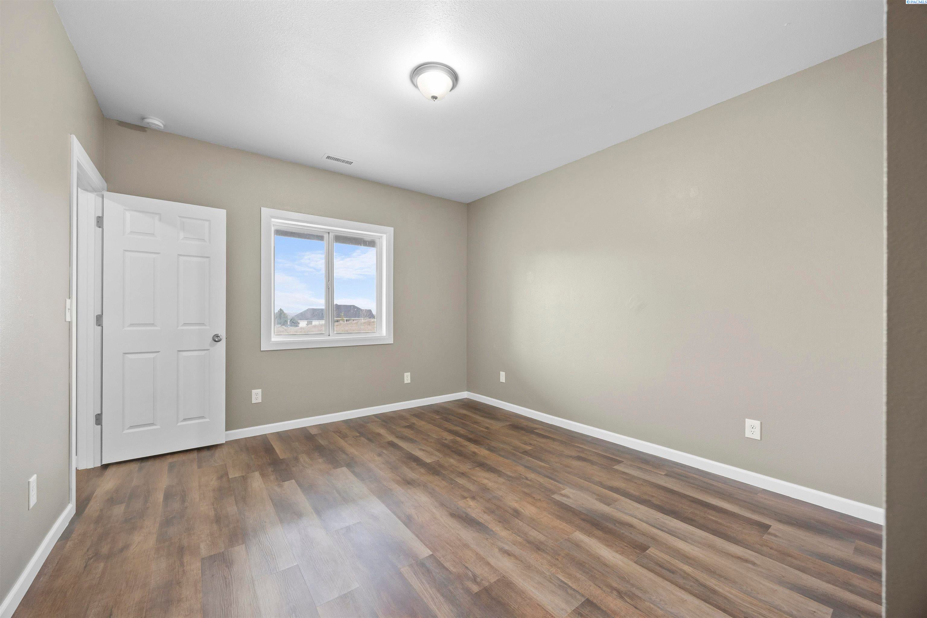 West Richland, Washington, 99353, United States, 5 Bedrooms Bedrooms, ,3 BathroomsBathrooms,Residential,For Sale,2020893