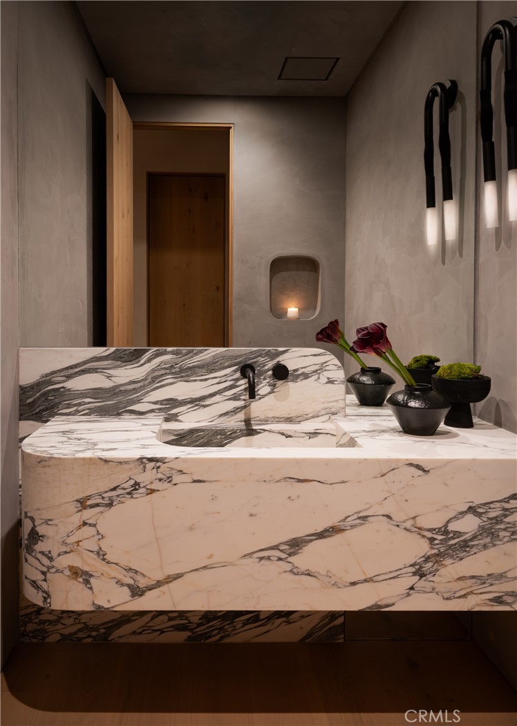 Sherman Oaks, California, 91423, United States, 6 Bedrooms Bedrooms, ,7 BathroomsBathrooms,Residential,For Sale,1990929