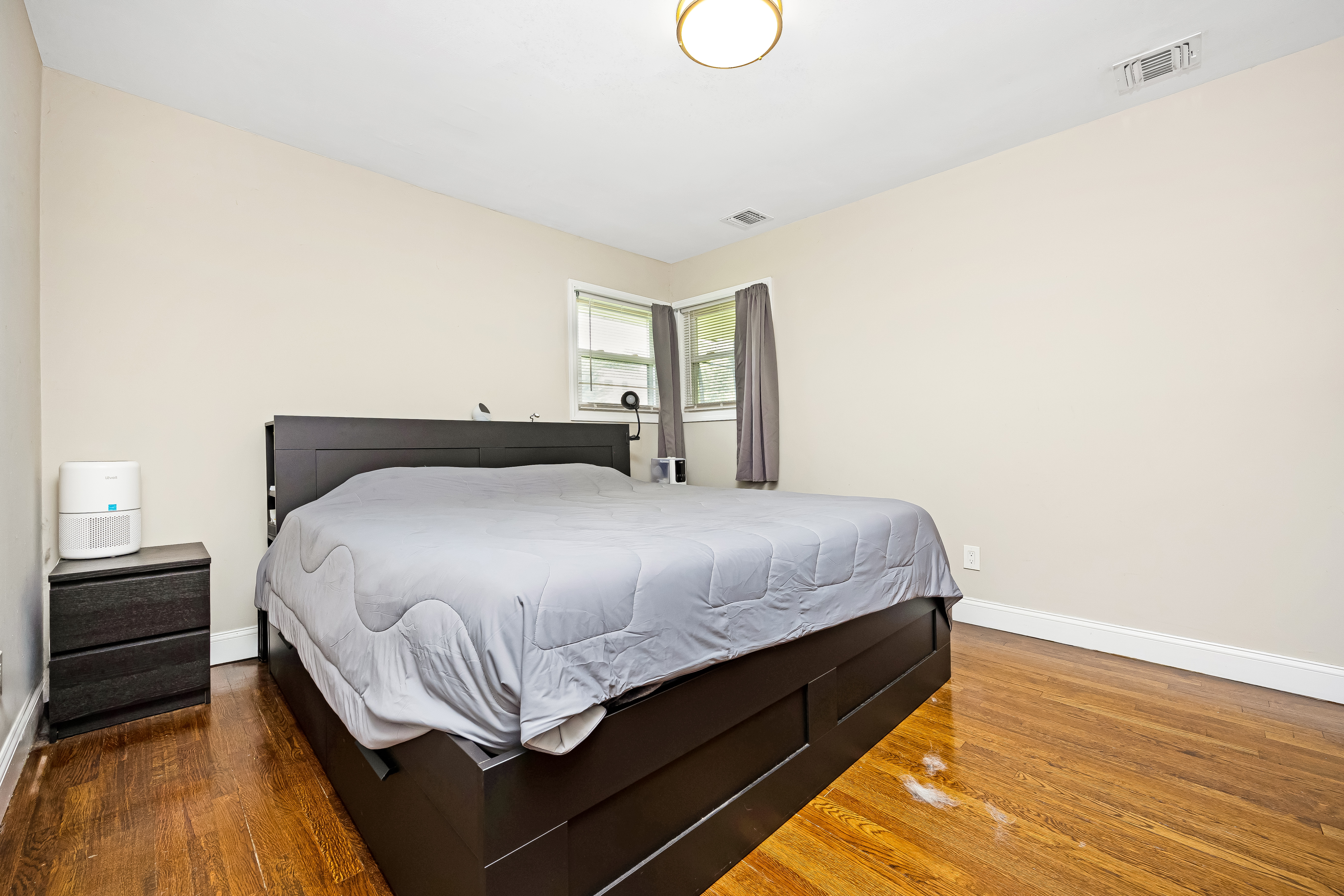 Deer Park, New York, 11729, United States, 3 Bedrooms Bedrooms, ,2 BathroomsBathrooms,Residential,For Sale,1915383