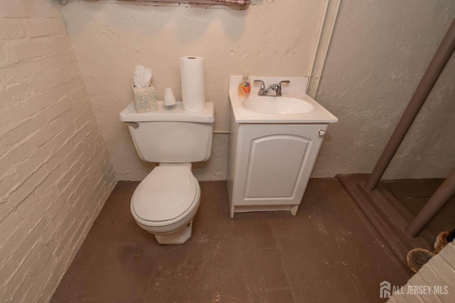 Milltown, New Jersey, 08850, United States, 4 Bedrooms Bedrooms, ,2 BathroomsBathrooms,Residential,For Sale,1885841