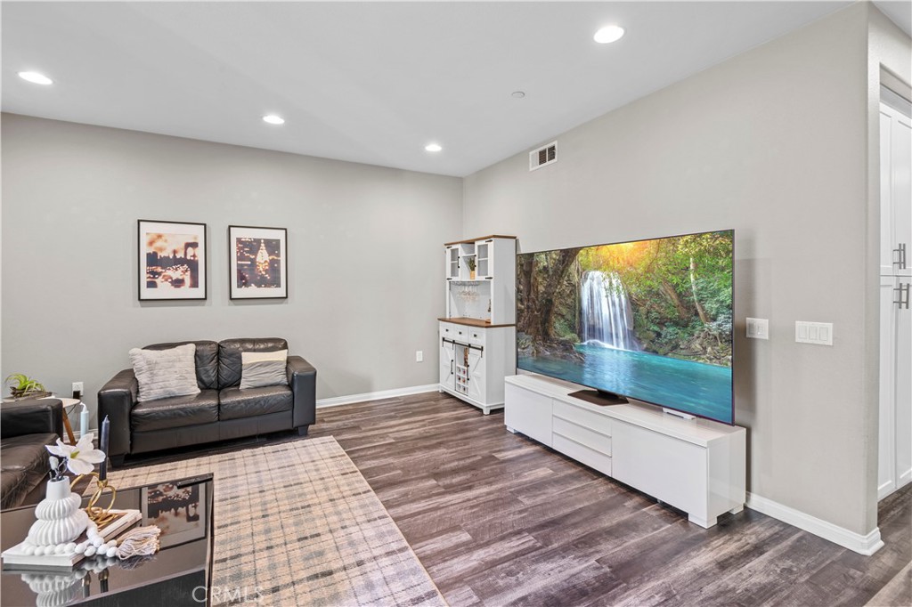 Irvine, California, 92618, United States, 2 Bedrooms Bedrooms, ,2 BathroomsBathrooms,Residential,For Sale,1987826