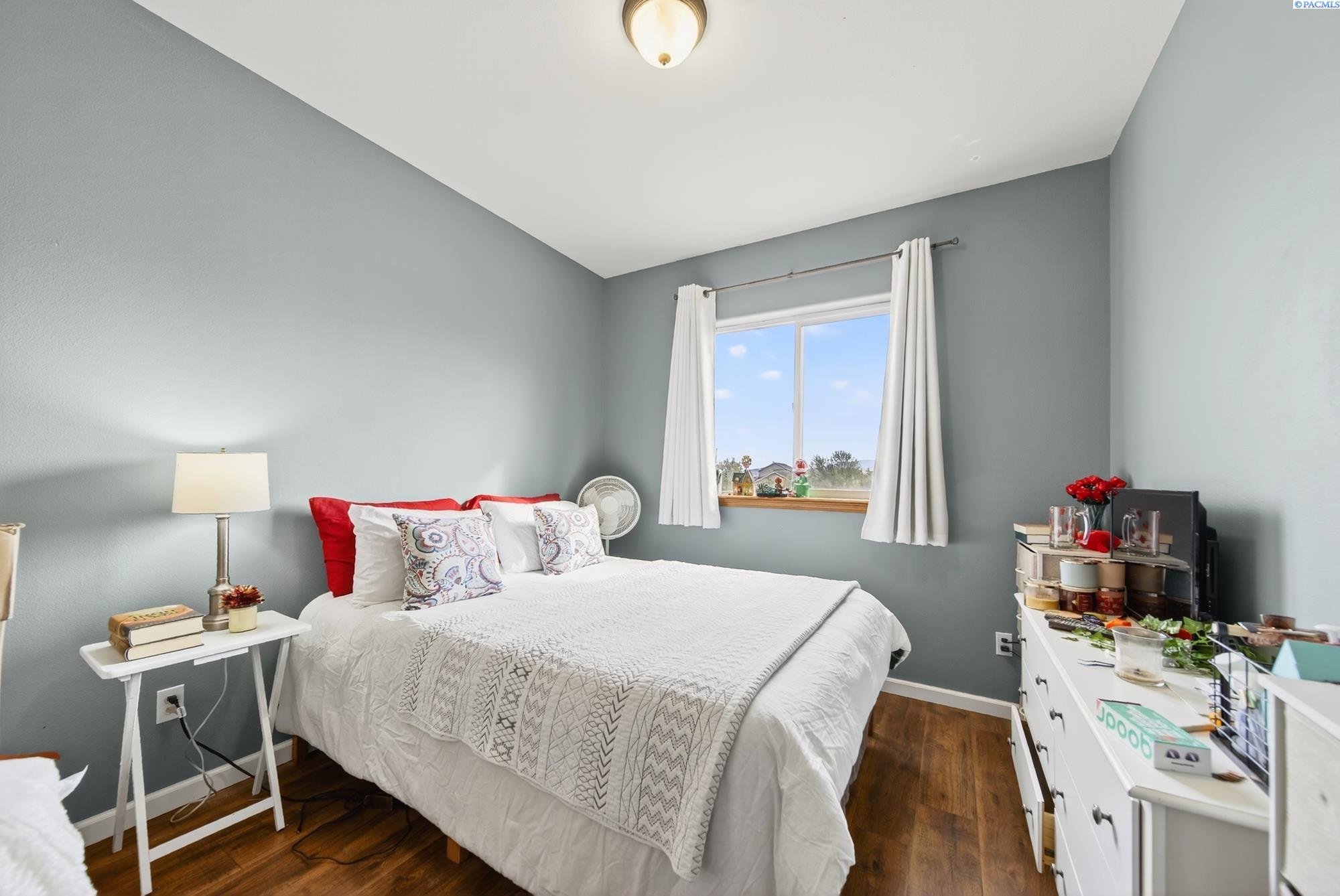 Prosser, Washington, 99350, United States, 3 Bedrooms Bedrooms, ,2 BathroomsBathrooms,Residential,For Sale,1964108