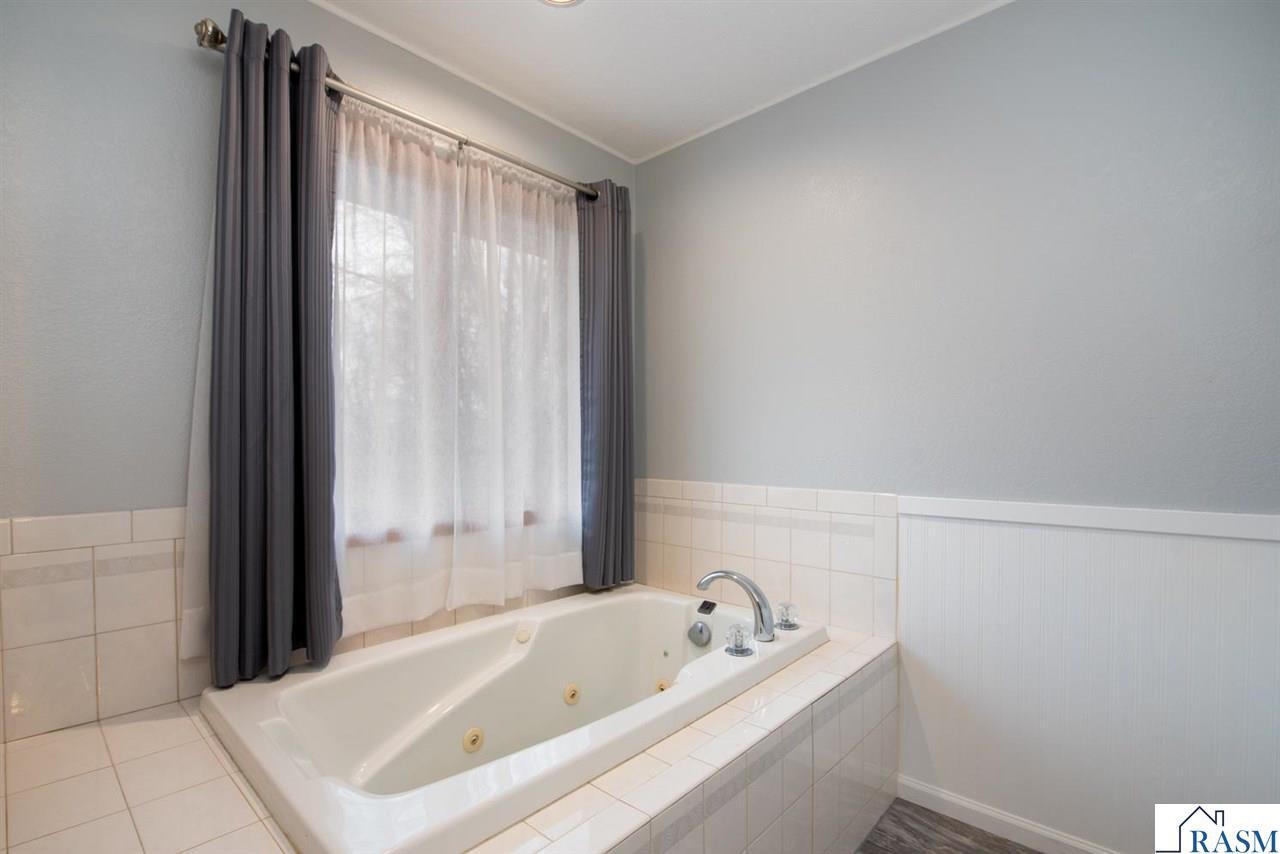 North Mankato, Minnesota, 56003, United States, 5 Bedrooms Bedrooms, ,3 BathroomsBathrooms,Residential,For Sale,1998081