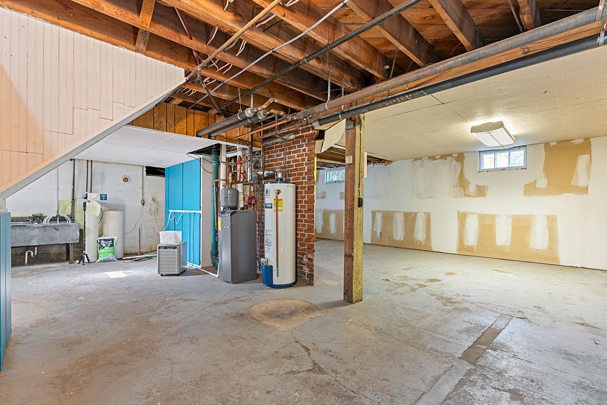 Northfield, Minnesota, 55057, United States, 5 Bedrooms Bedrooms, ,1 BathroomBathrooms,Residential,For Sale,1984283