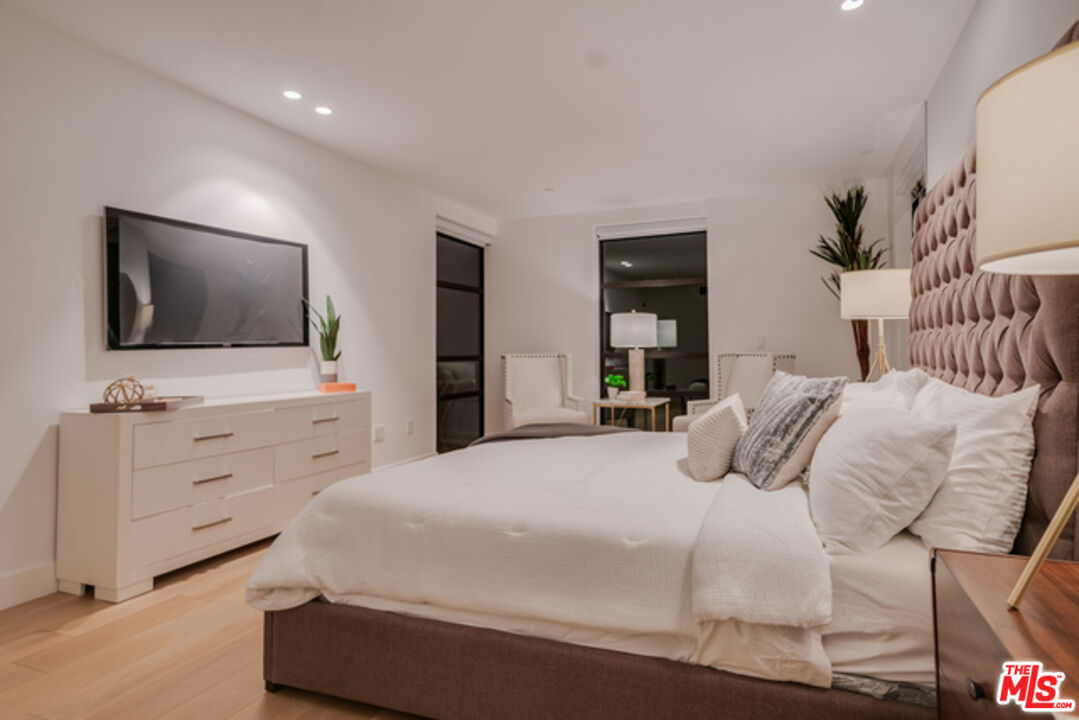 Los Angeles, California, 90024, United States, 2 Bedrooms Bedrooms, ,2 BathroomsBathrooms,Residential,For Sale,1940220