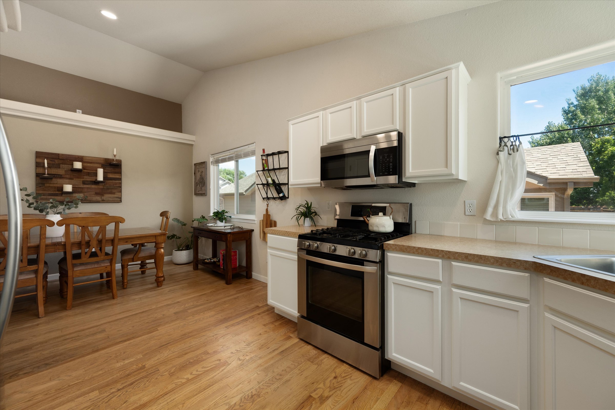  Main-Level Living Meets Unbeatable Storage and Outdoor Space - 物件實景