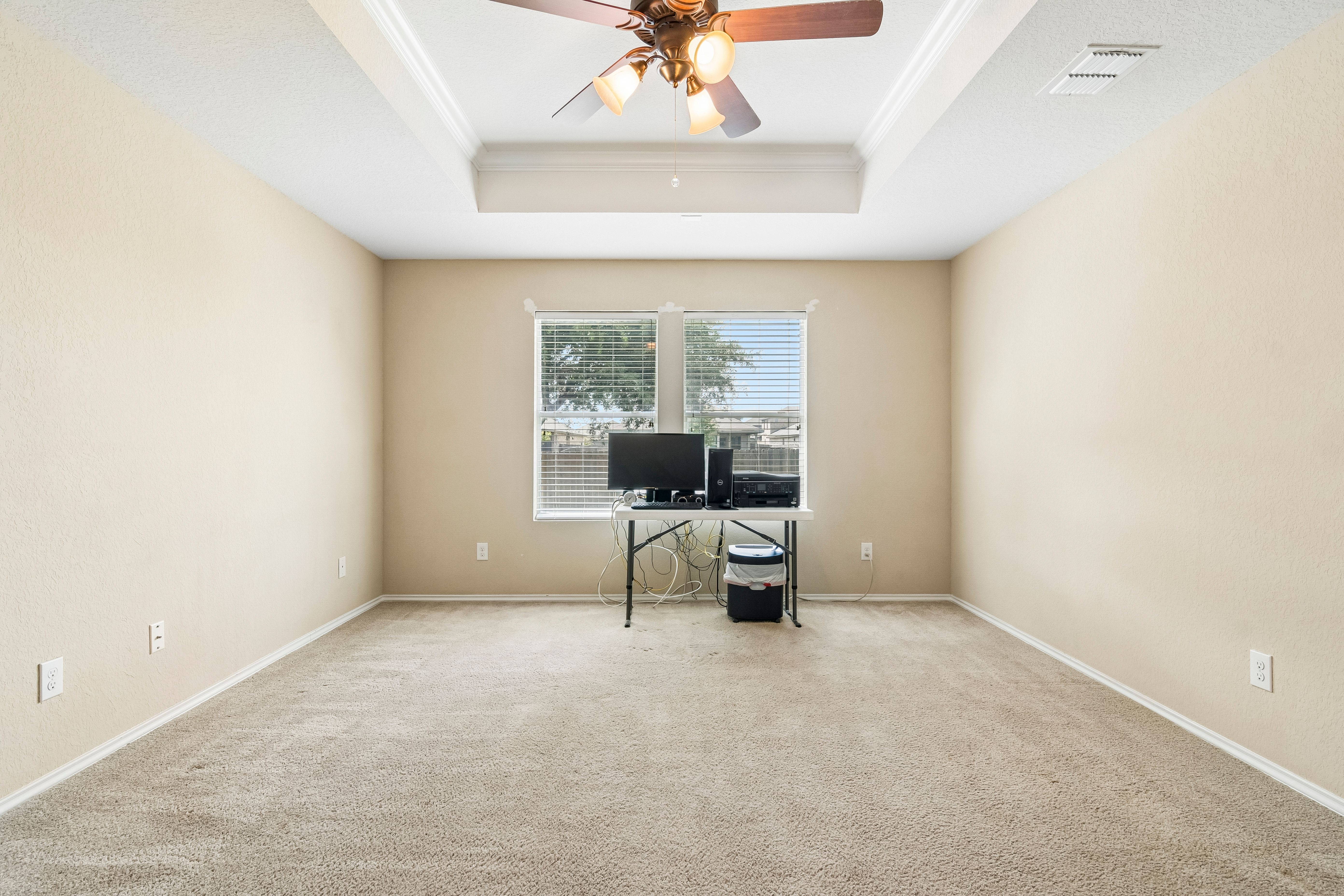  Move-In Ready and Minutes from It All - 物件實景