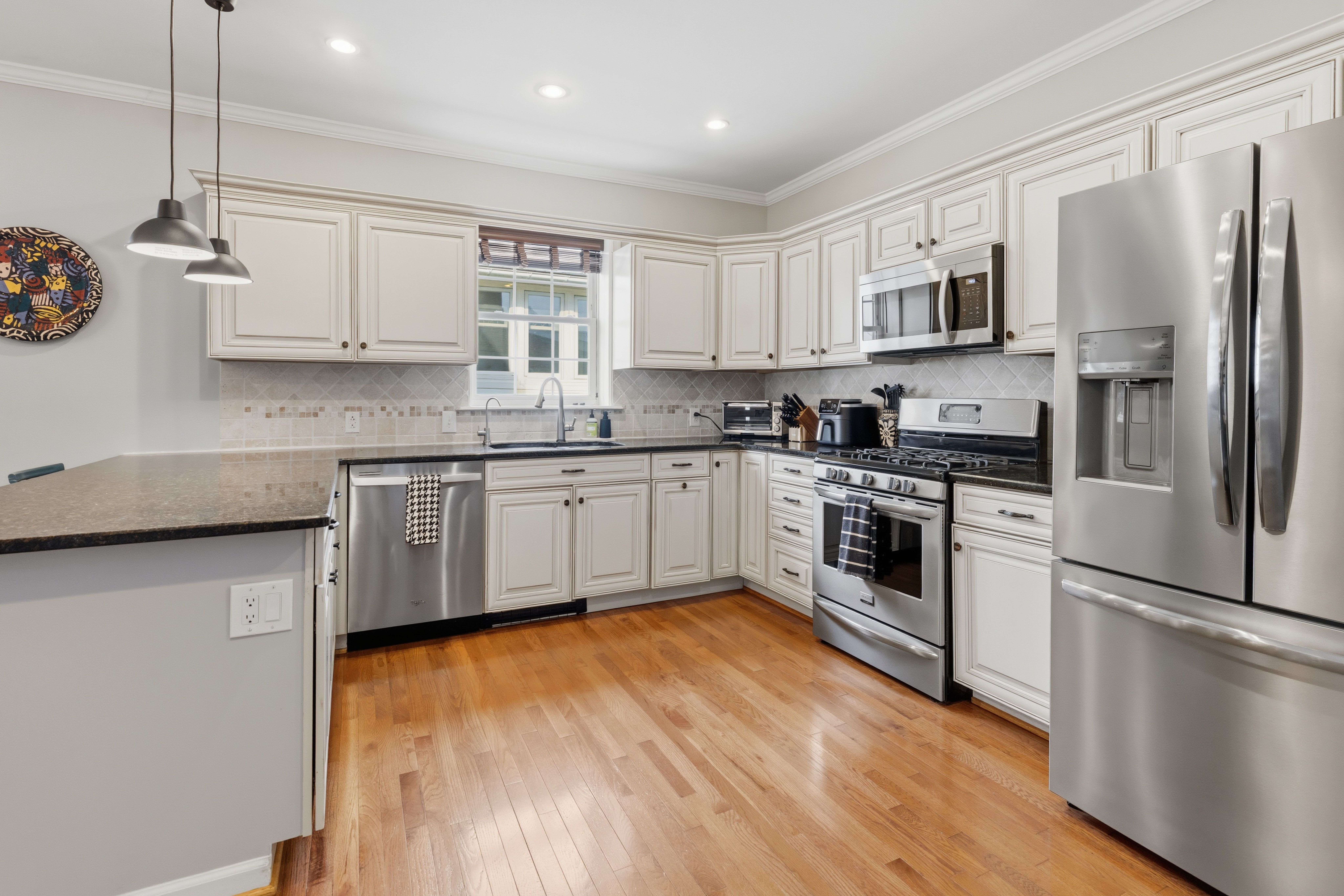  210 East Evergreen Avenue, Philadelphia, PA 19118 - 物件實景