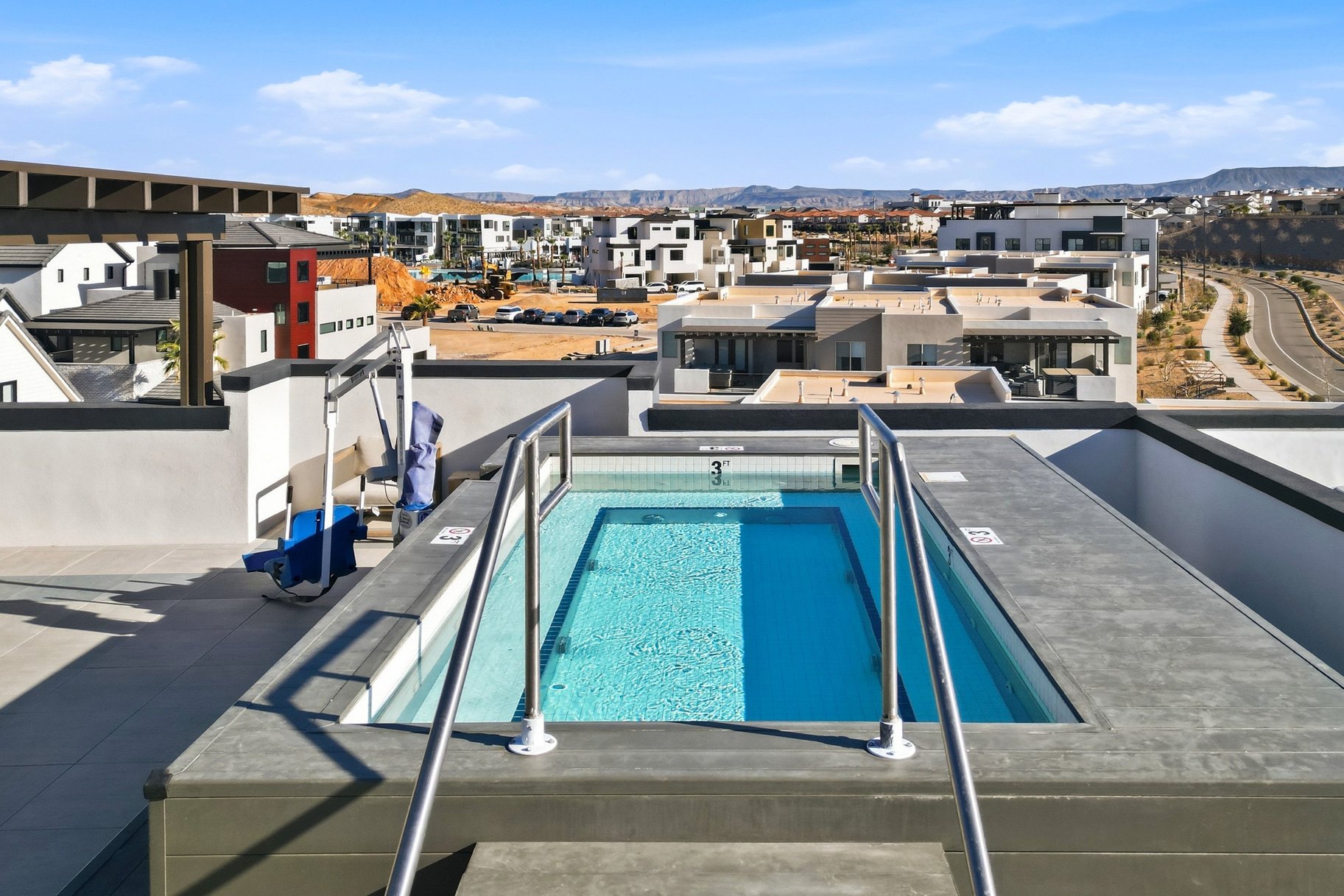  Top-Floor Desert Color Retreat With Lagoon Access & Views - 物件實景