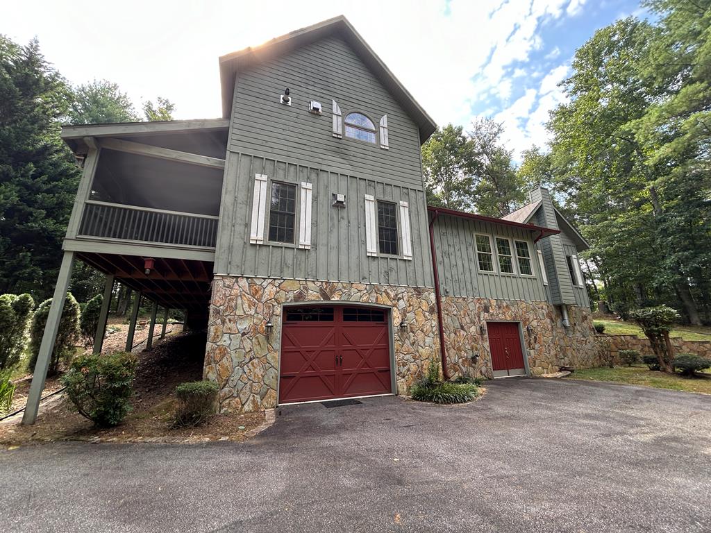Blue Ridge, Georgia, 30513, United States, 3 Bedrooms Bedrooms, ,4 BathroomsBathrooms,Residential,For Sale,1858948