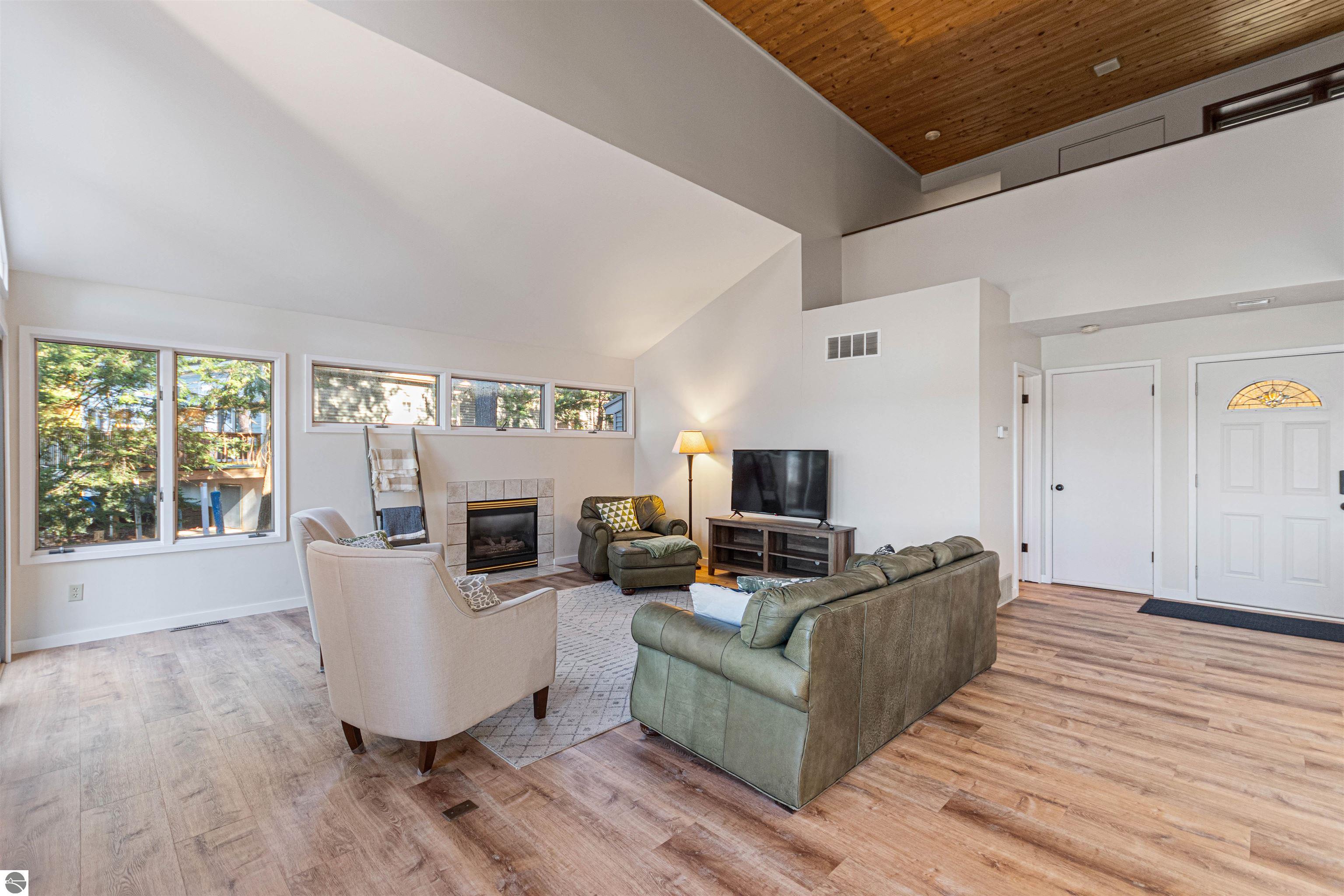 Traverse City, Michigan, 49685, United States, 3 Bedrooms Bedrooms, ,3 BathroomsBathrooms,Residential,For Sale,1988972