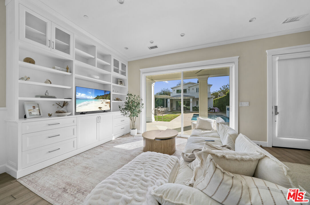 Valley Village, California, 91607, United States, 7 Bedrooms Bedrooms, ,8 BathroomsBathrooms,Residential,For Sale,1997303