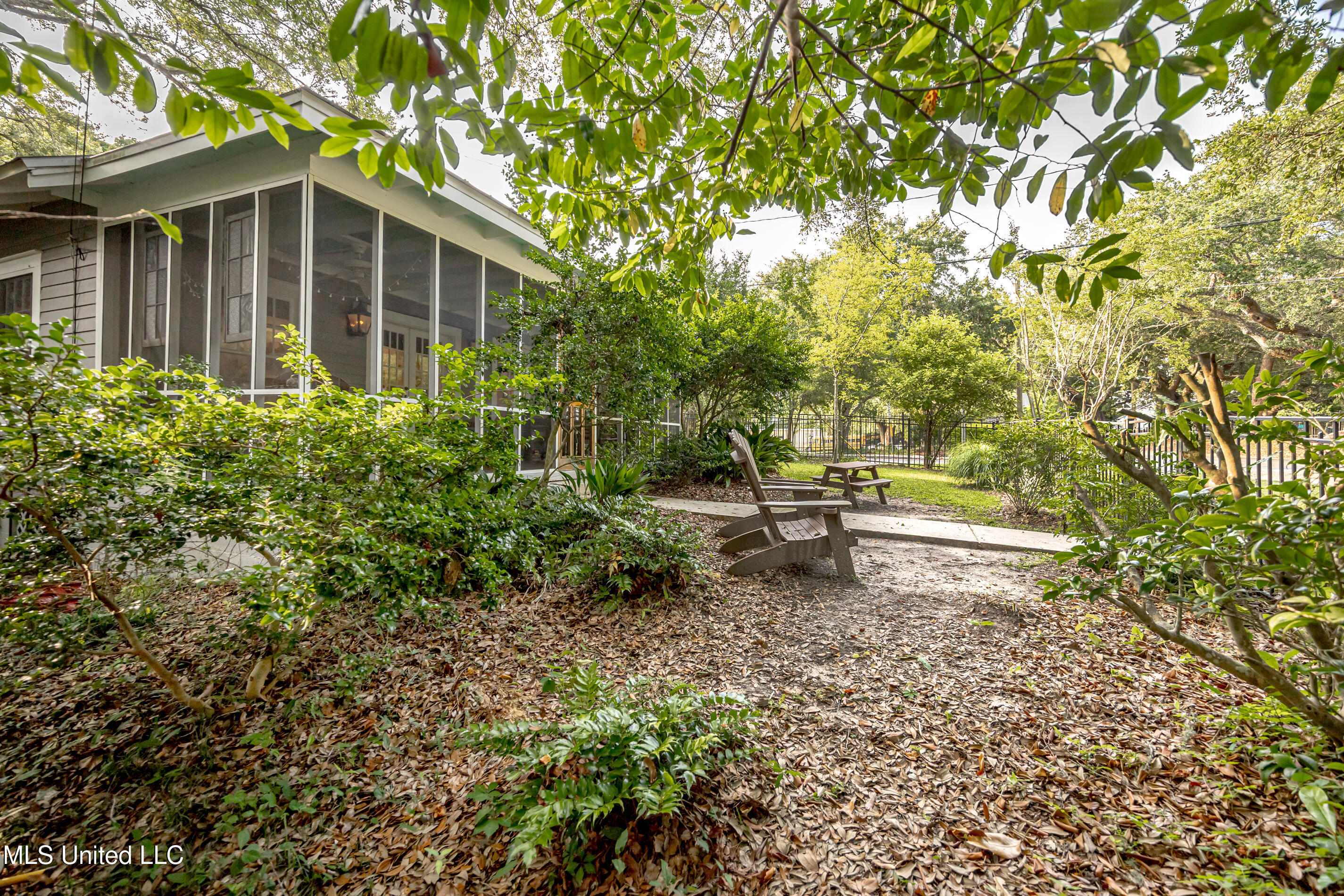 Ocean Springs, Mississippi, 39564, United States, 3 Bedrooms Bedrooms, ,2 BathroomsBathrooms,Residential,For Sale,1987573