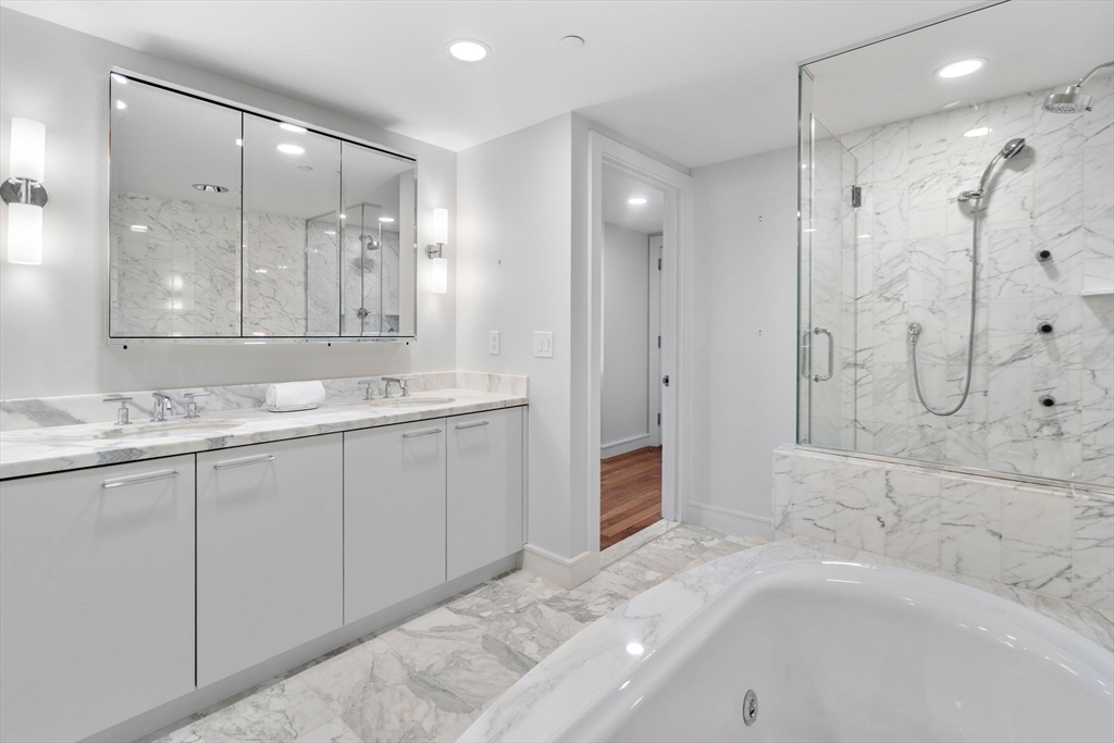 Boston, Massachusetts, 02109, United States, 3 Bedrooms Bedrooms, ,3 BathroomsBathrooms,Residential,For Sale,1847370