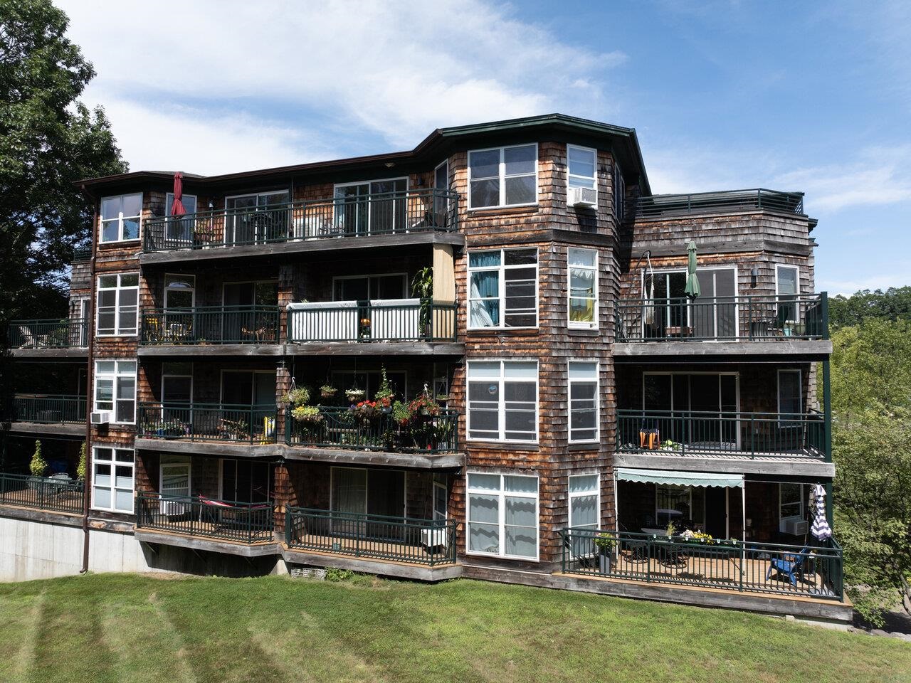 Burlington, Vermont, 05408, United States, 2 Bedrooms Bedrooms, ,2 BathroomsBathrooms,Residential,For Sale,1902204