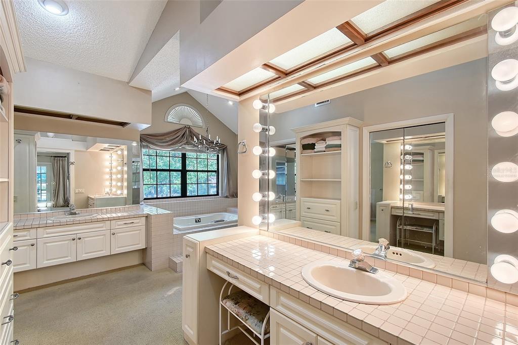 Sarasota, Florida, 34232, United States, 4 Bedrooms Bedrooms, ,4 BathroomsBathrooms,Residential,For Sale,1917042