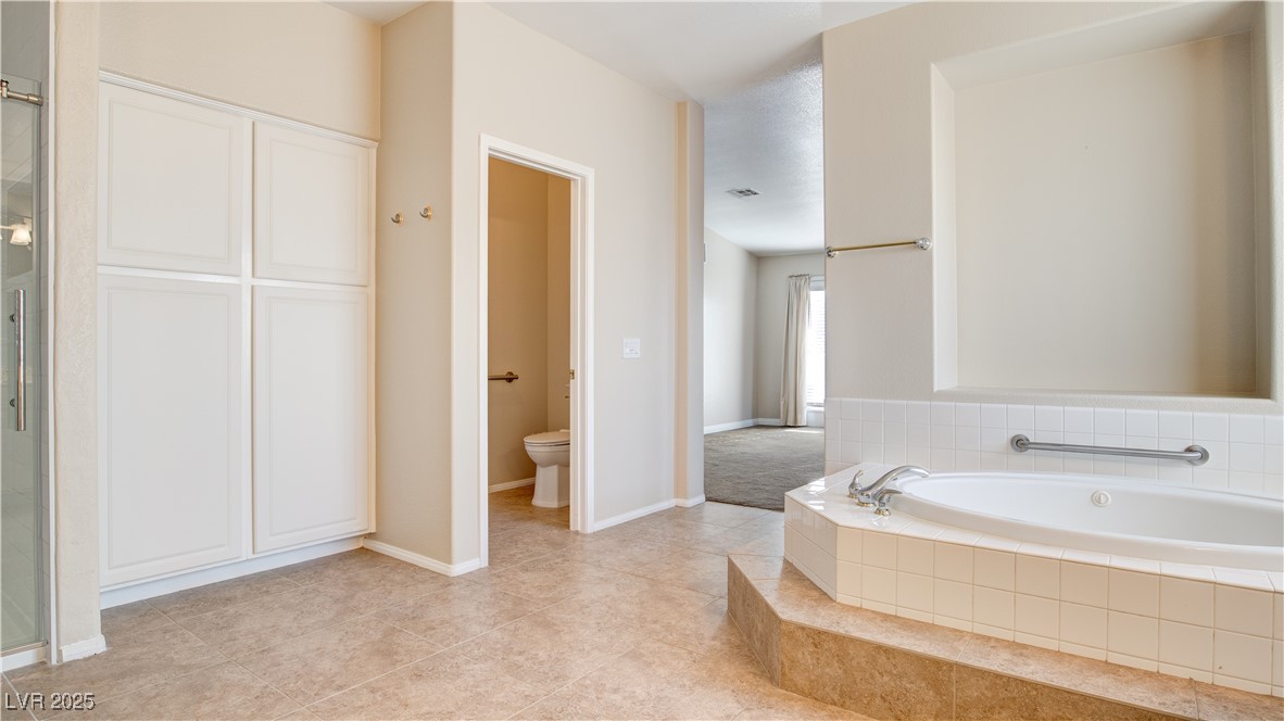 Henderson, Nevada, 89074, United States, 5 Bedrooms Bedrooms, ,2 BathroomsBathrooms,Residential,For Sale,2003072