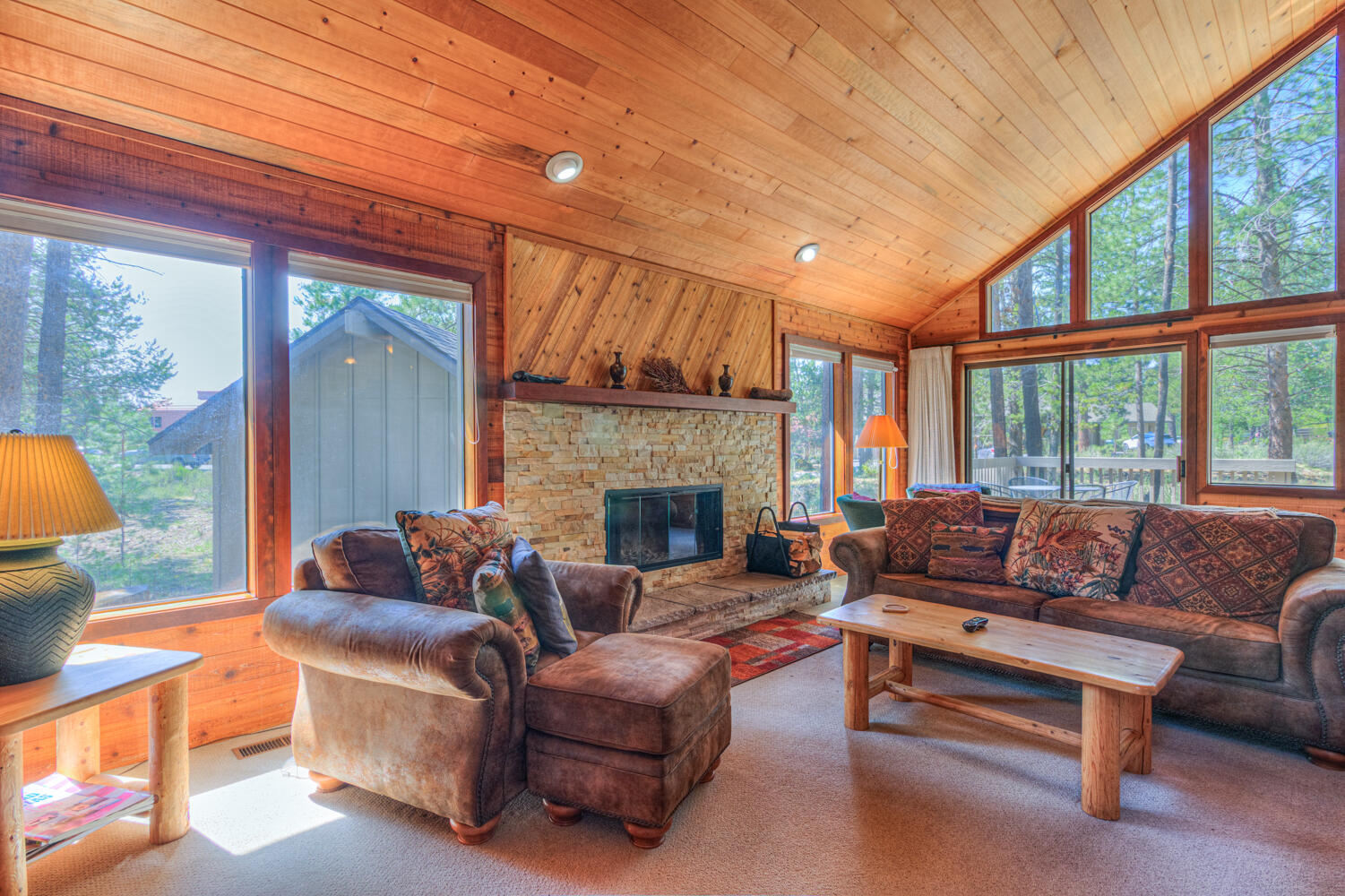 Sunriver, Oregon, 97707, United States, 3 Bedrooms Bedrooms, ,2 BathroomsBathrooms,Residential,For Sale,1978844