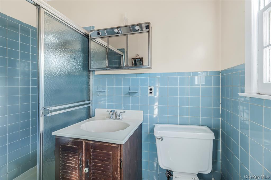 Yonkers, New York, 10703, United States, 6 Bedrooms Bedrooms, ,2 BathroomsBathrooms,Residential,For Sale,1984096