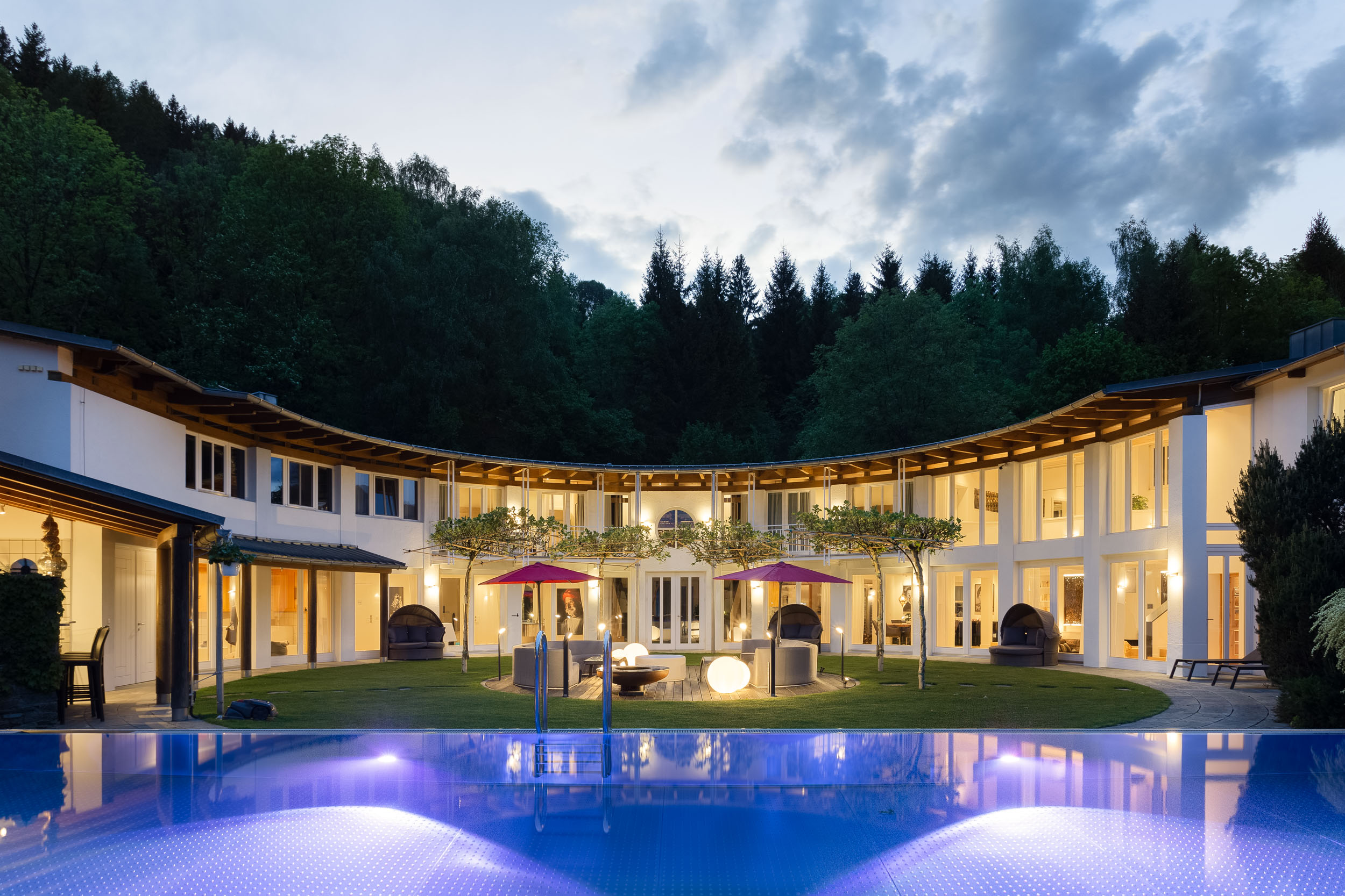 Mountain Paradise: Exquisite Estate Near Klagenfurt & Wörthersee