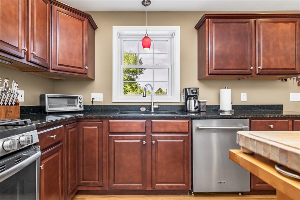 Haverhill, Massachusetts, 01830, United States, 3 Bedrooms Bedrooms, ,3 BathroomsBathrooms,Residential,For Sale,2048419