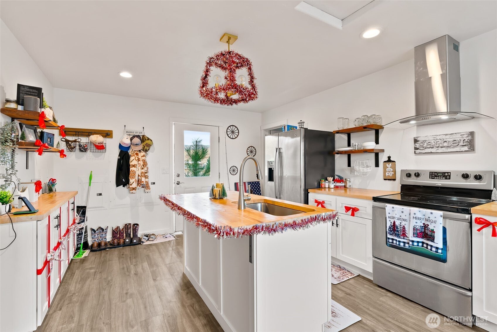 Ellensburg, Washington, 98926, United States, 6 Bedrooms Bedrooms, ,2 BathroomsBathrooms,Residential,For Sale,1992085