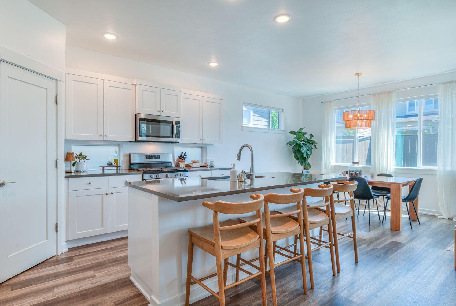 Bend, Oregon, 97702, United States, 3 Bedrooms Bedrooms, ,3 BathroomsBathrooms,Residential,For Sale,1977775