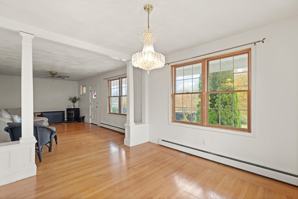 Salem, Massachusetts, 01970, United States, 3 Bedrooms Bedrooms, ,1 BathroomBathrooms,Residential,For Sale,1988229