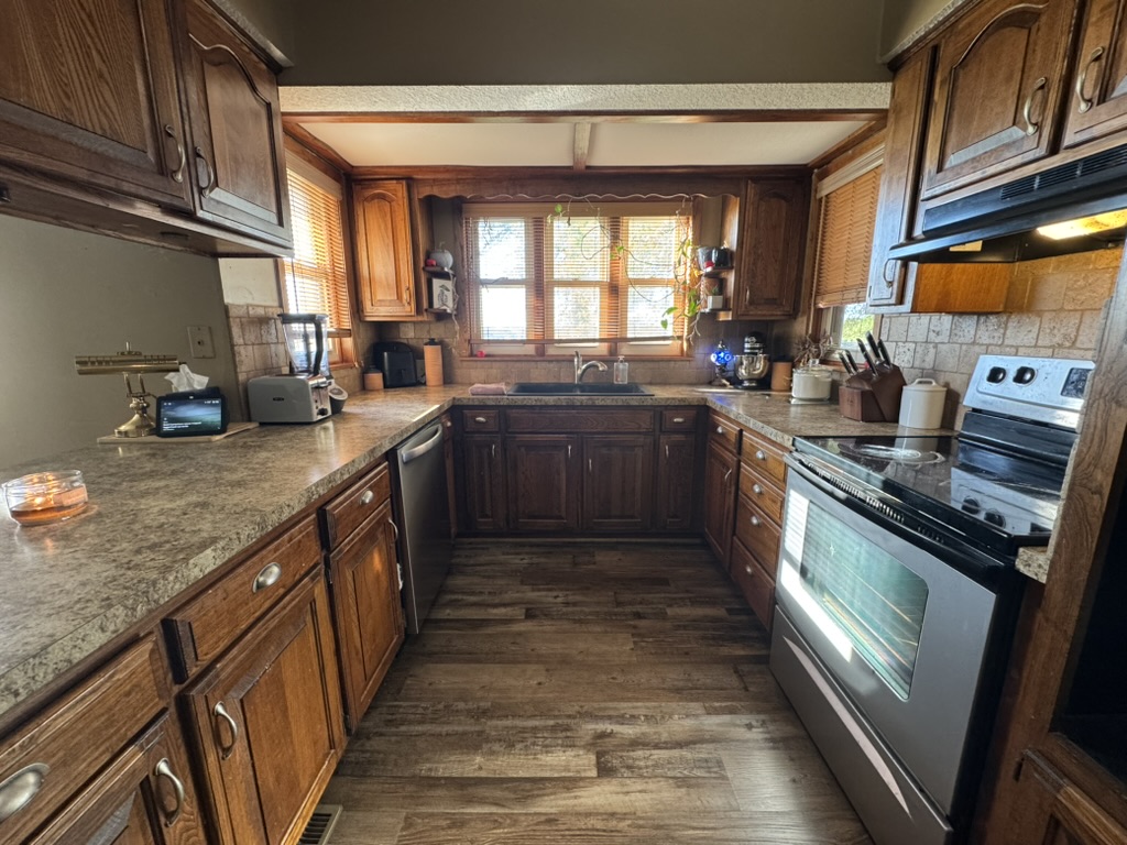 Pierce City, Missouri, 65723, United States, 2 Bedrooms Bedrooms, ,2 BathroomsBathrooms,Residential,For Sale,1987385