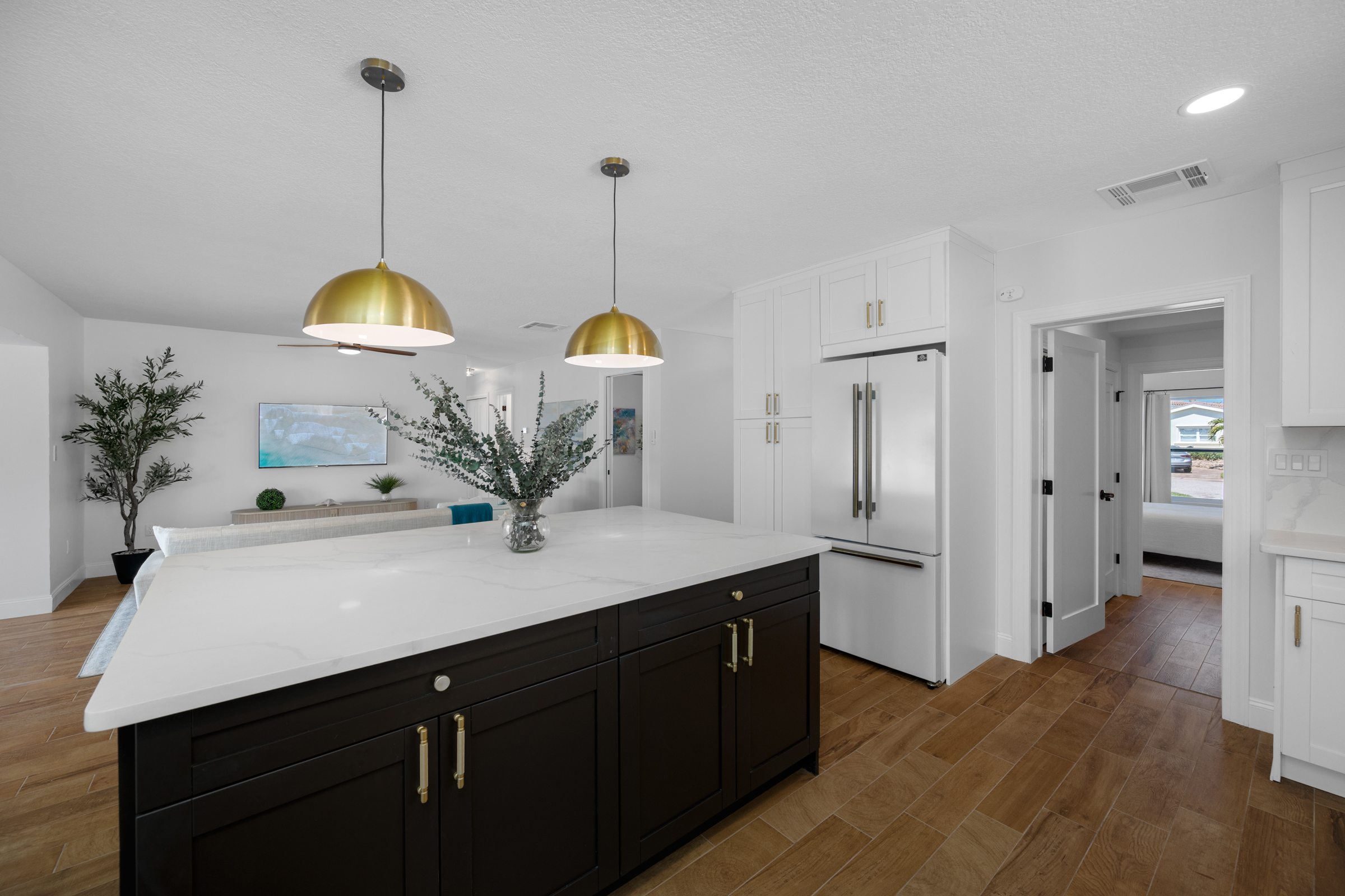 St Petersburg, Florida, 33707, United States, 3 Bedrooms Bedrooms, ,2 BathroomsBathrooms,Residential,For Sale,2034838
