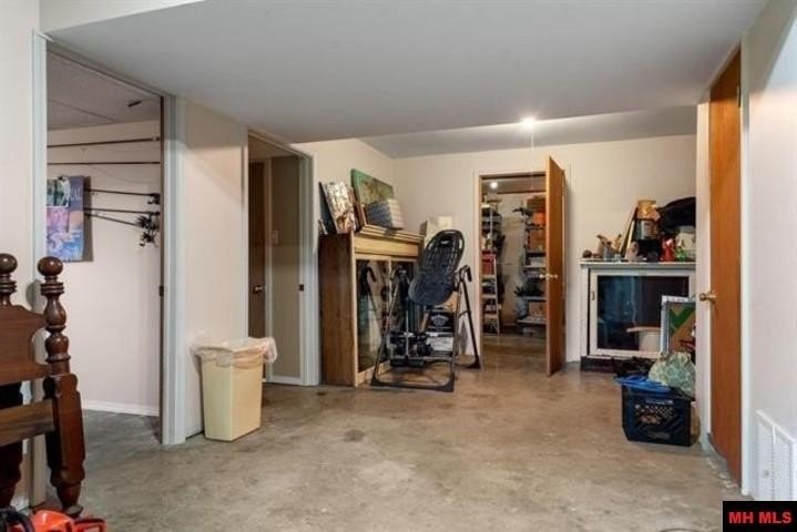 Mountain Home, Arkansas, 72653, United States, 5 Bedrooms Bedrooms, ,4 BathroomsBathrooms,Residential,For Sale,2031508