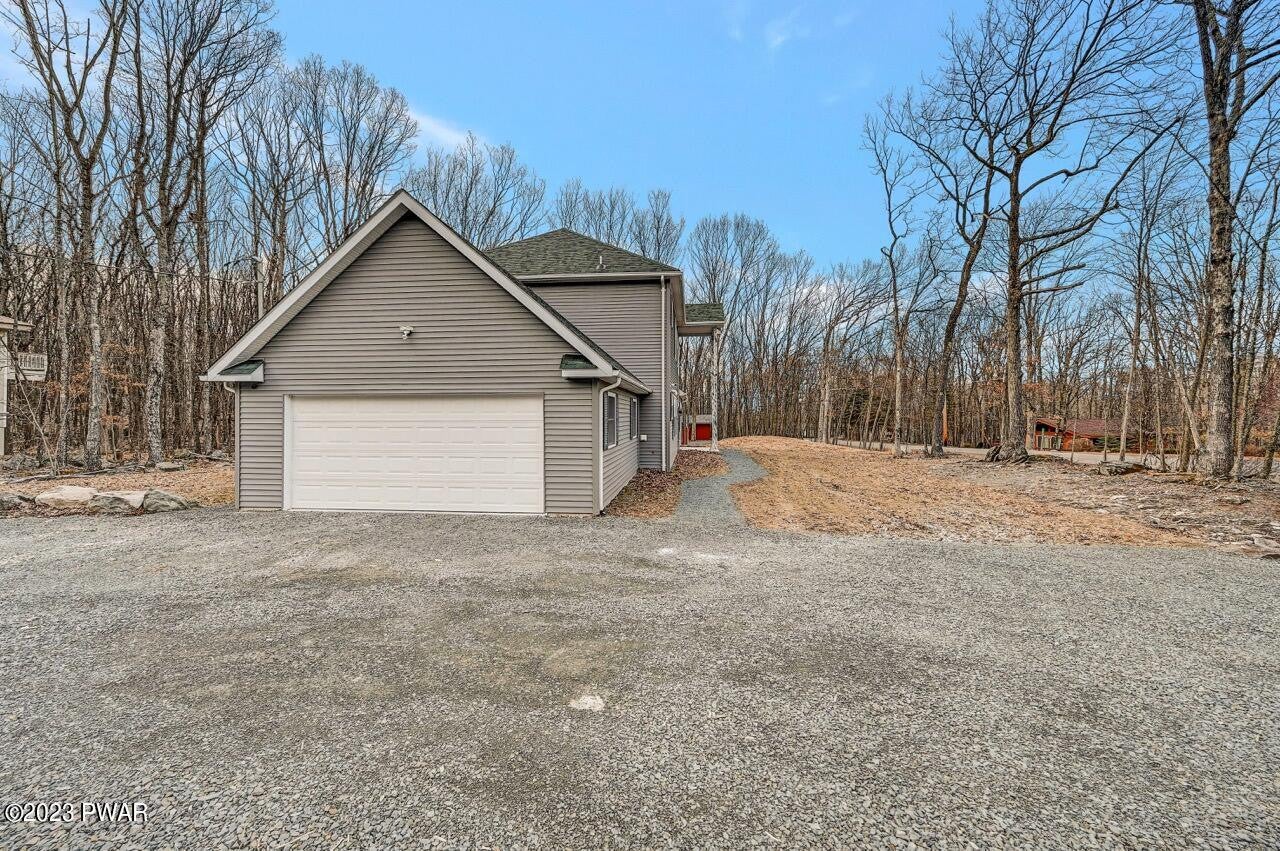 Lords Valley, Pennsylvania, 18428, United States, 4 Bedrooms Bedrooms, ,3 BathroomsBathrooms,Residential,For Sale,1923222