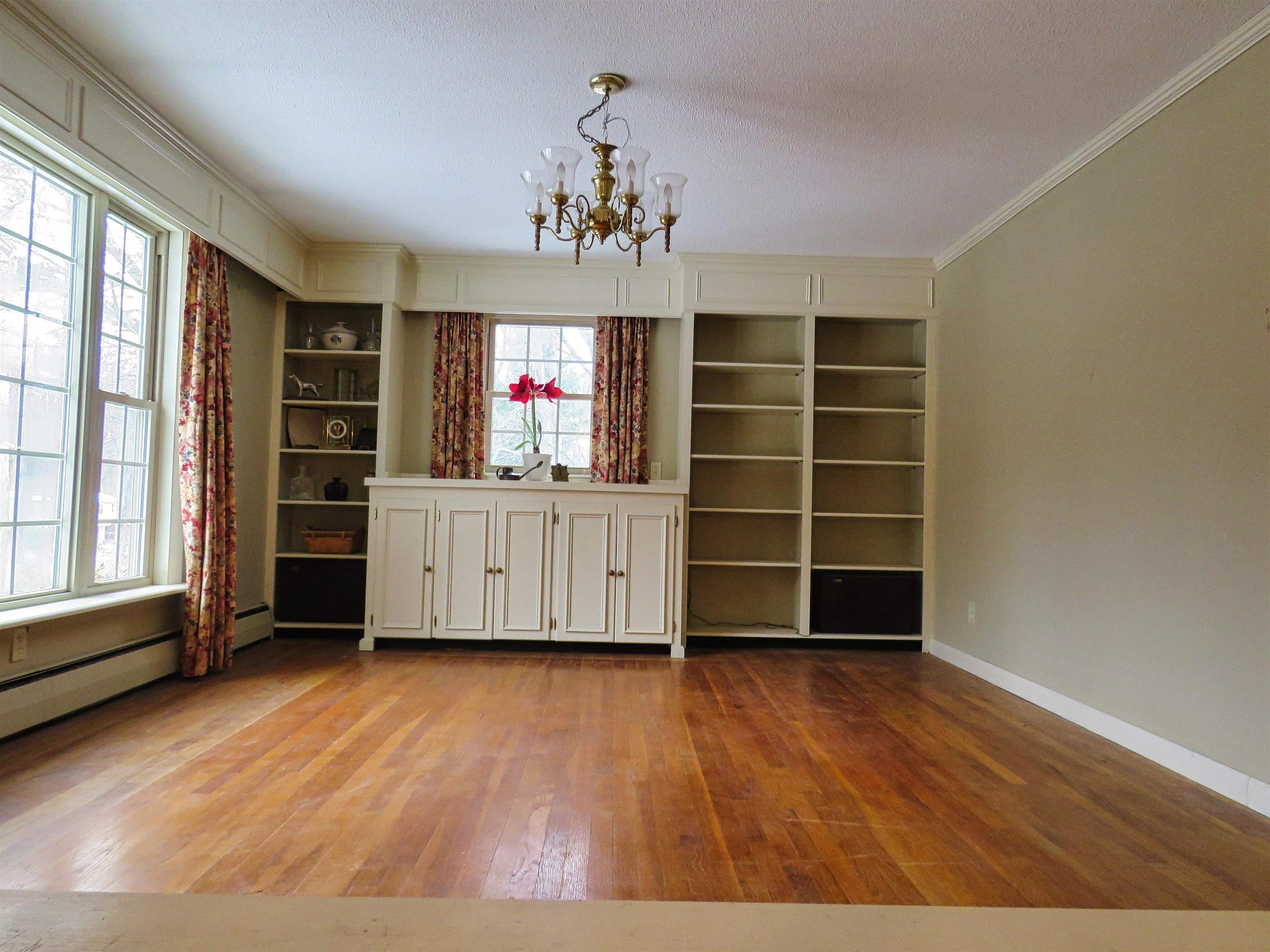 Derry, New Hampshire, 03038, United States, 3 Bedrooms Bedrooms, ,2 BathroomsBathrooms,Residential,For Sale,2005646