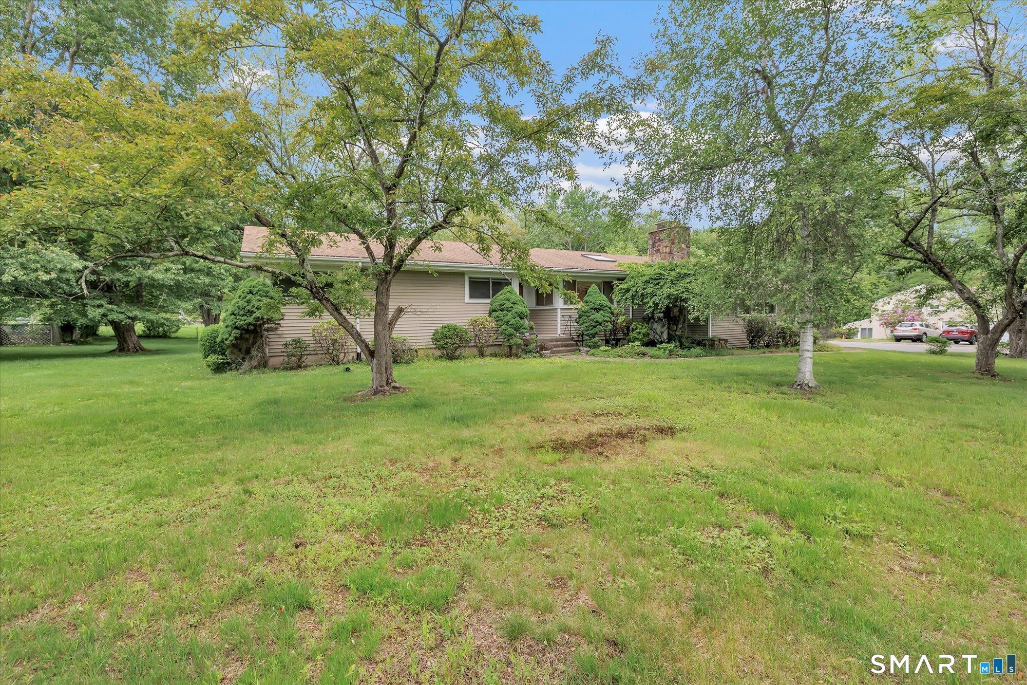 Trumbull, Connecticut, 06611, United States, 3 Bedrooms Bedrooms, ,2 BathroomsBathrooms,Residential,For Sale,2048685