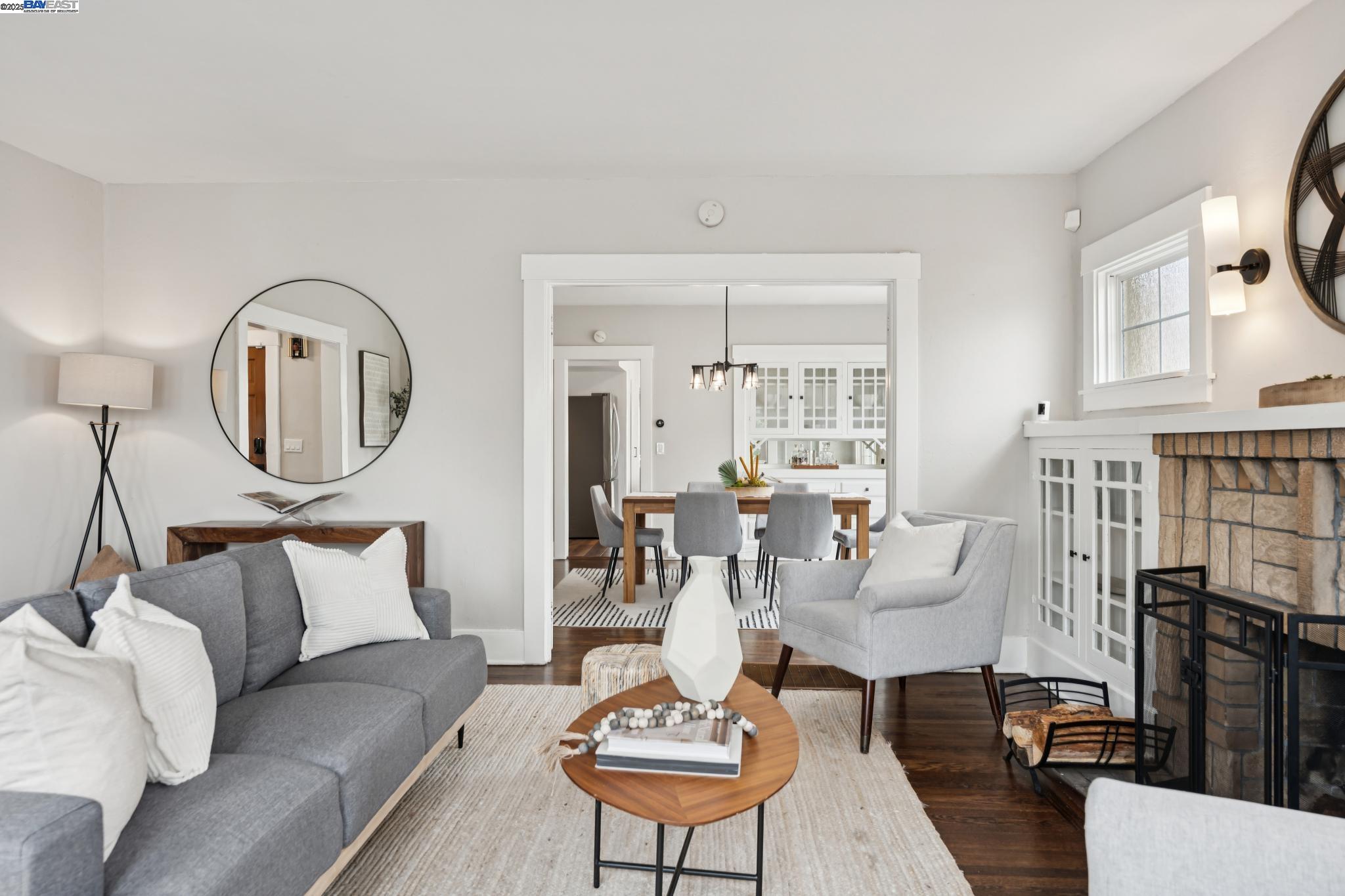 Oakland, California, 94605, United States, 2 Bedrooms Bedrooms, ,1 BathroomBathrooms,Residential,For Sale,1901518