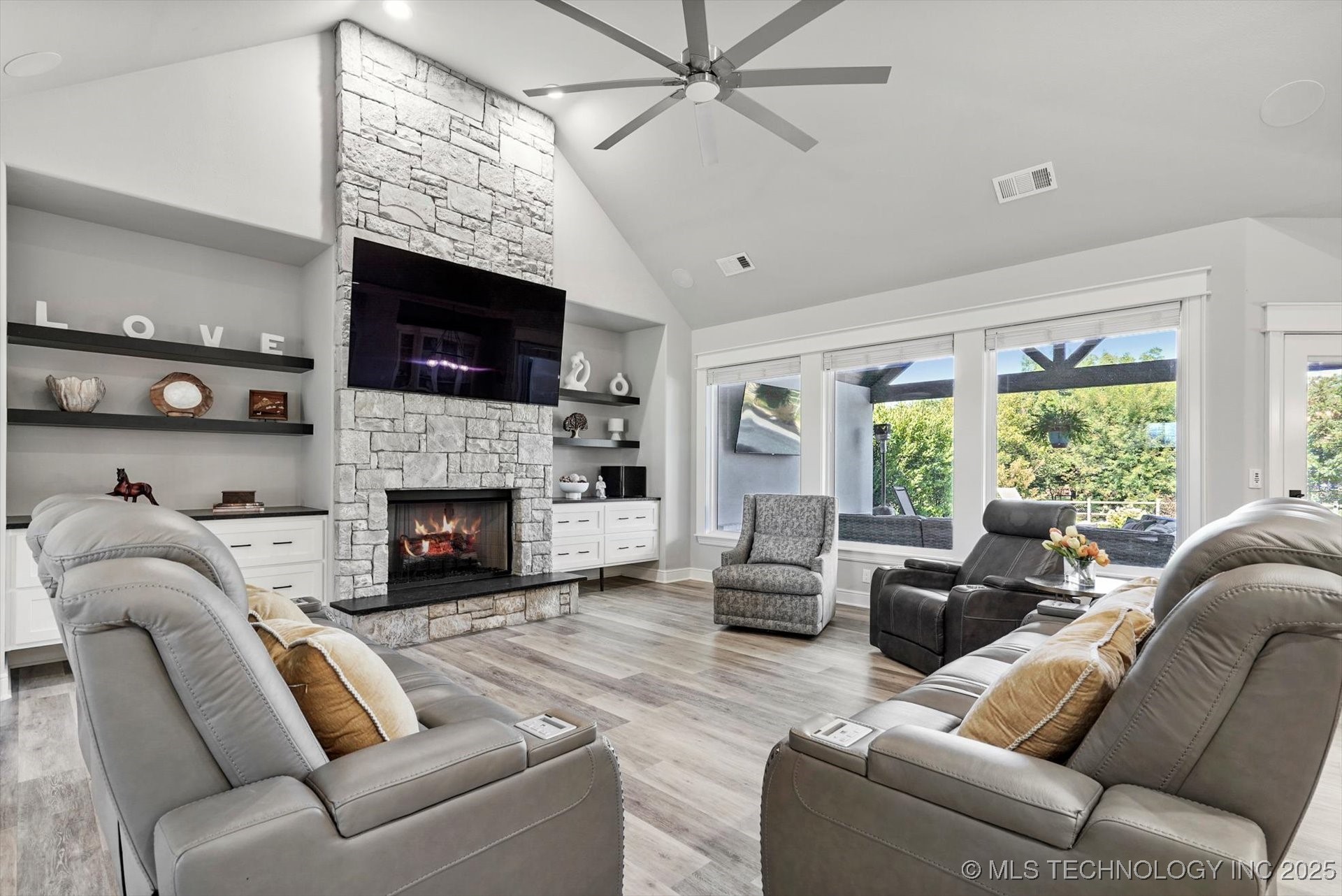 Owasso, Oklahoma, 74055, United States, 3 Bedrooms Bedrooms, ,4 BathroomsBathrooms,Residential,For Sale,1986225