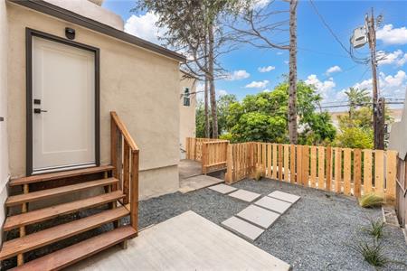 Los Angeles, California, 90066, United States, 2 Bedrooms Bedrooms, ,2 BathroomsBathrooms,Residential,For Sale,1851484