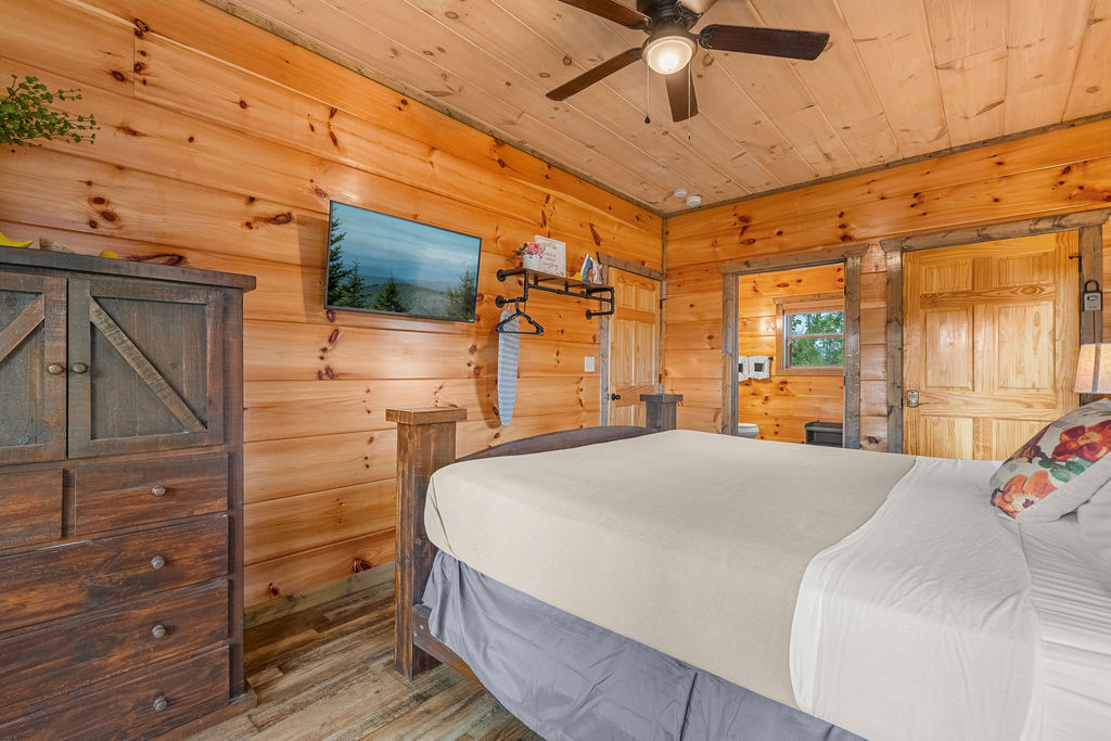 Sevierville, Tennessee, 37876, United States, 3 Bedrooms Bedrooms, ,4 BathroomsBathrooms,Residential,For Sale,1936996