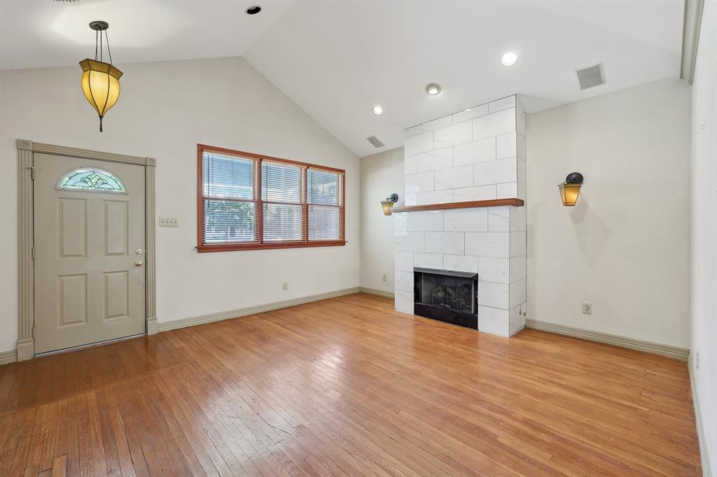 Fort Worth, Texas, 76107, United States, 5 Bedrooms Bedrooms, ,3 BathroomsBathrooms,Residential,For Sale,1915369