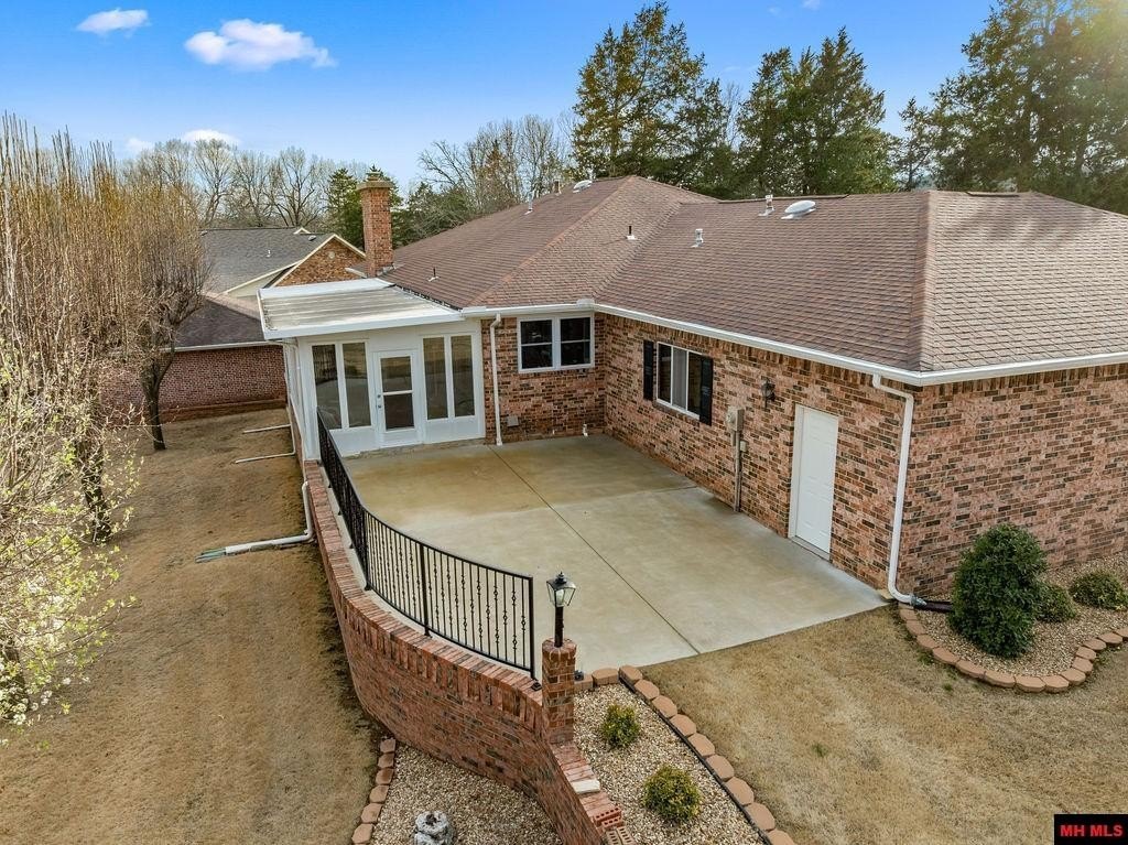 Mountain Home, Arkansas, 72653, United States, 3 Bedrooms Bedrooms, ,4 BathroomsBathrooms,Residential,For Sale,2025116