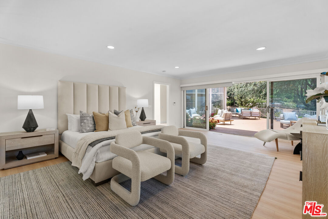 Los Angeles, California, 90077, United States, 4 Bedrooms Bedrooms, ,5 BathroomsBathrooms,Residential,For Sale,1862324