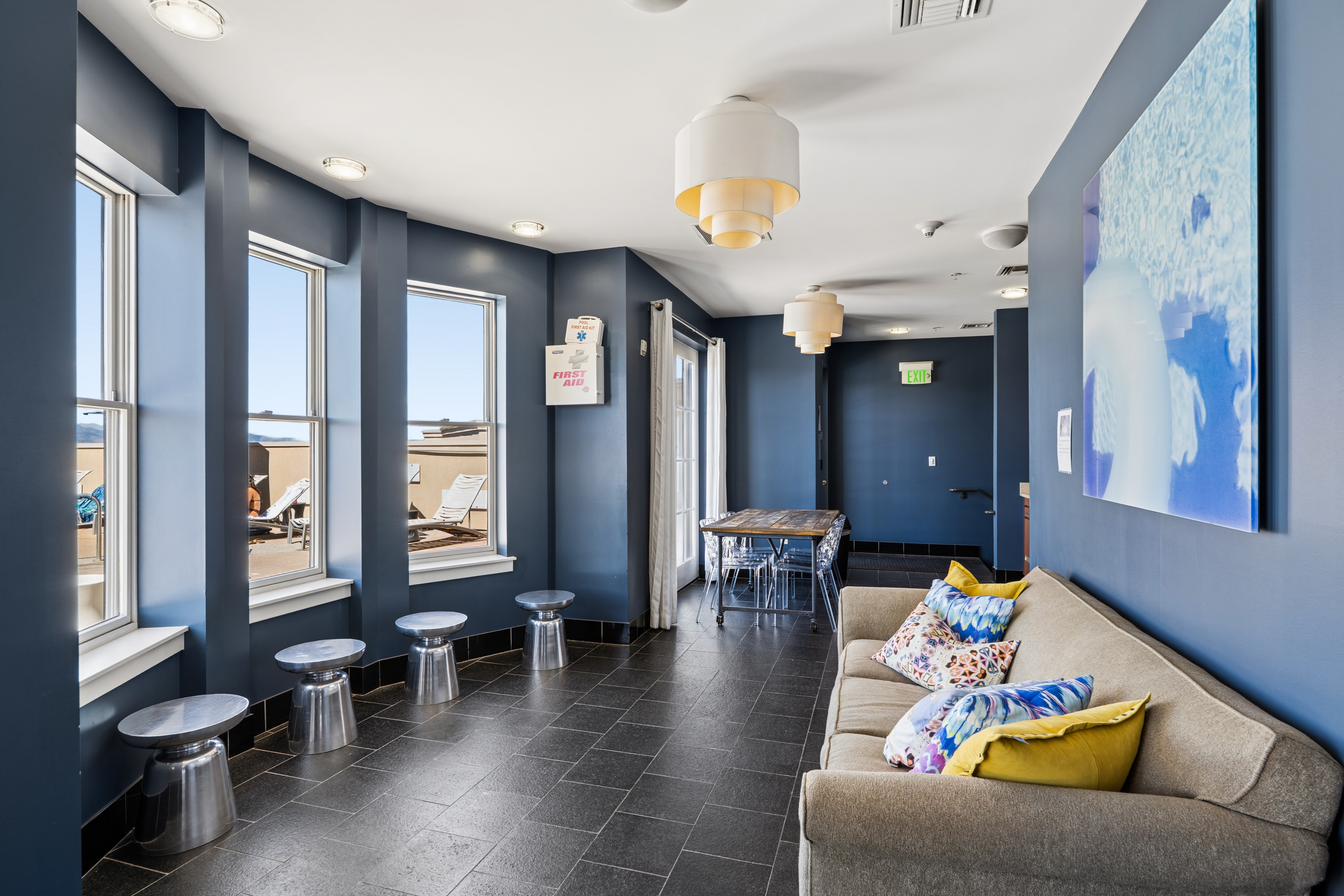  Beautifully Updated 2-Bedrooom Condo - 物件實景