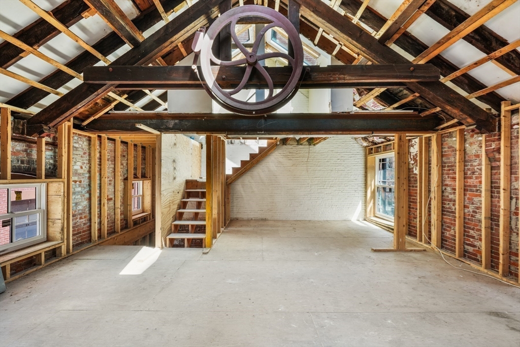 Boston, Massachusetts, 02116, United States, 3 Bedrooms Bedrooms, ,2 BathroomsBathrooms,Residential,For Sale,1810578