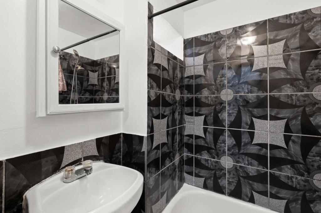 Emeryville, California, 94608, United States, ,Residential,For Sale,1928505