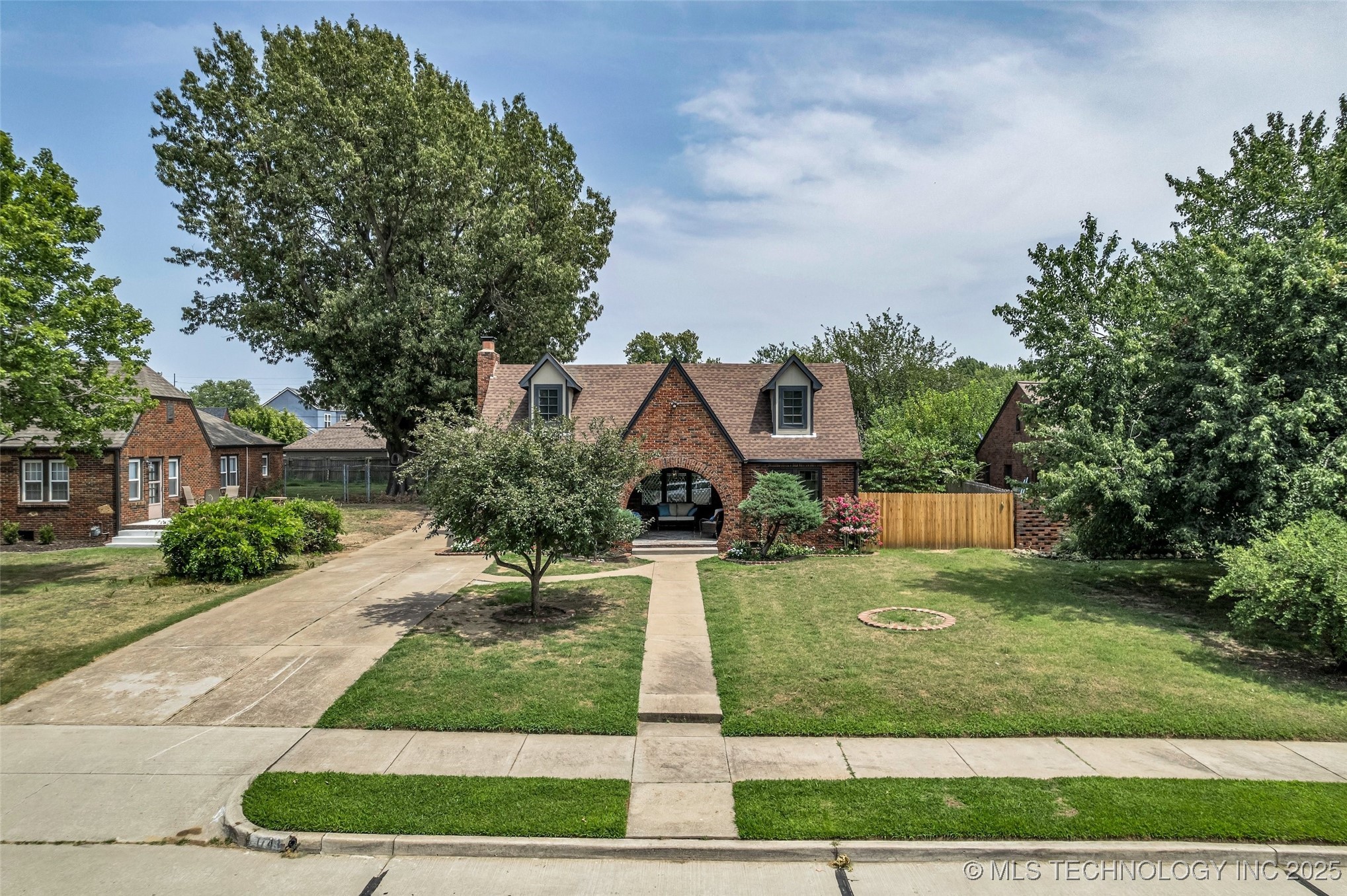 Tulsa, Oklahoma, 74104, United States, 3 Bedrooms Bedrooms, ,3 BathroomsBathrooms,Residential,For Sale,1890482
