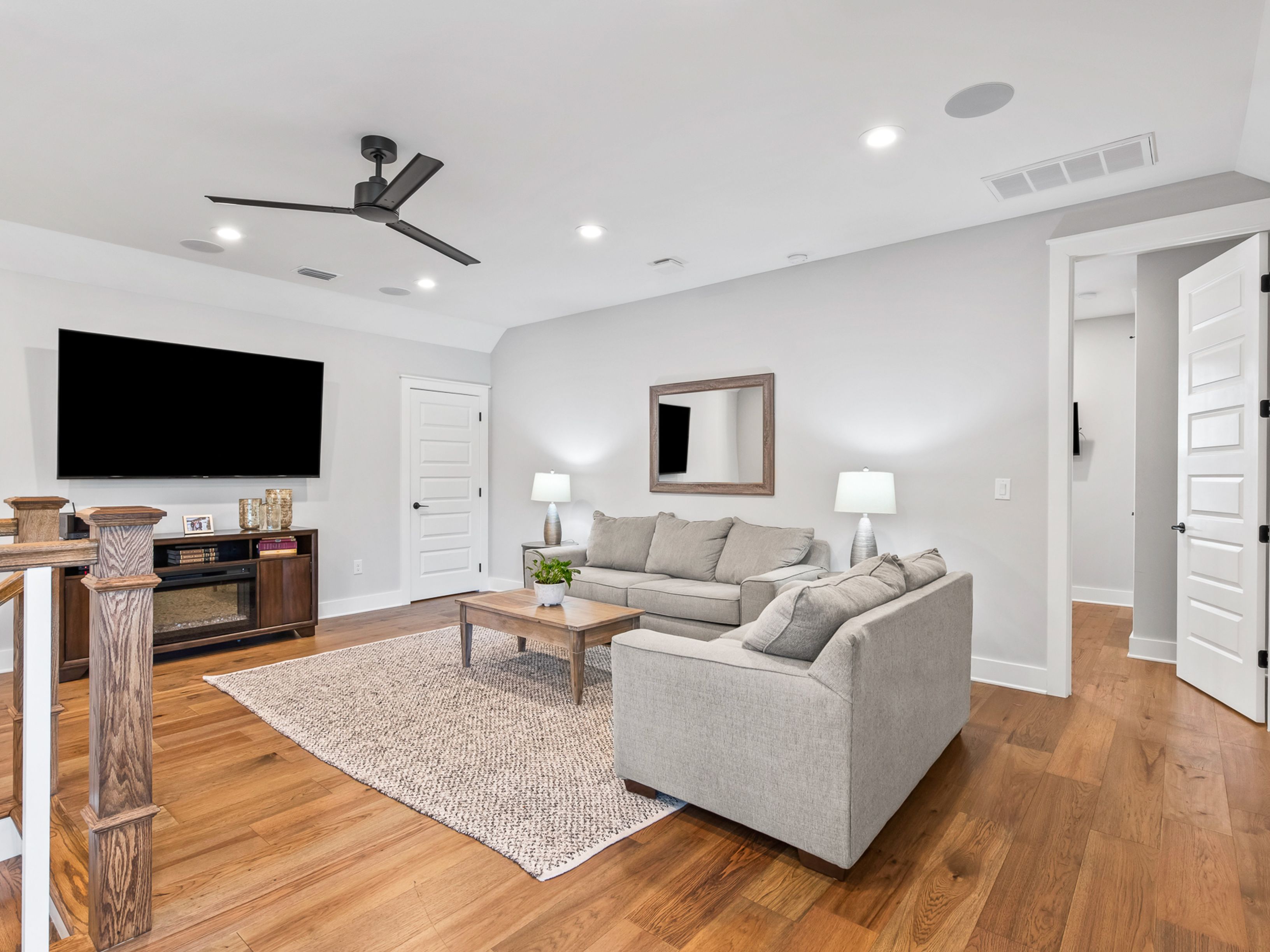  Southern-Style Home With Numerous Upgrades In Quaint Community - 物件實景