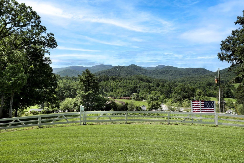 Hayesville, North Carolina, 28904, United States, 3 Bedrooms Bedrooms, ,2 BathroomsBathrooms,Residential,For Sale,1938429