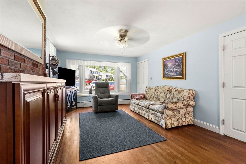 Lowell, Massachusetts, 01852, United States, 5 Bedrooms Bedrooms, ,4 BathroomsBathrooms,Residential,For Sale,1874290