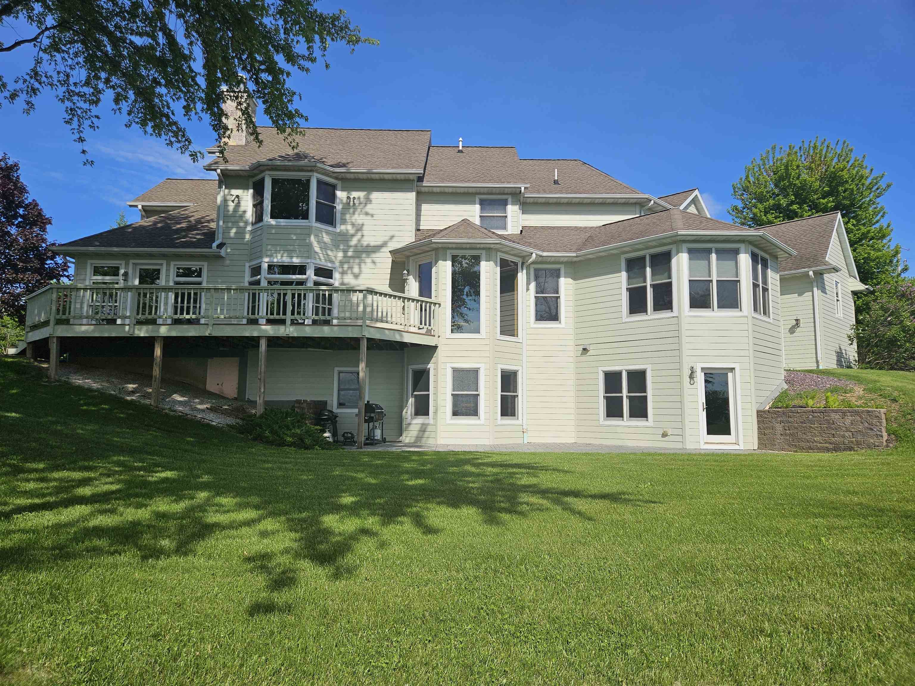 CHILTON, Wisconsin, 53014, United States, 5 Bedrooms Bedrooms, ,6 BathroomsBathrooms,Residential,For Sale,1927210
